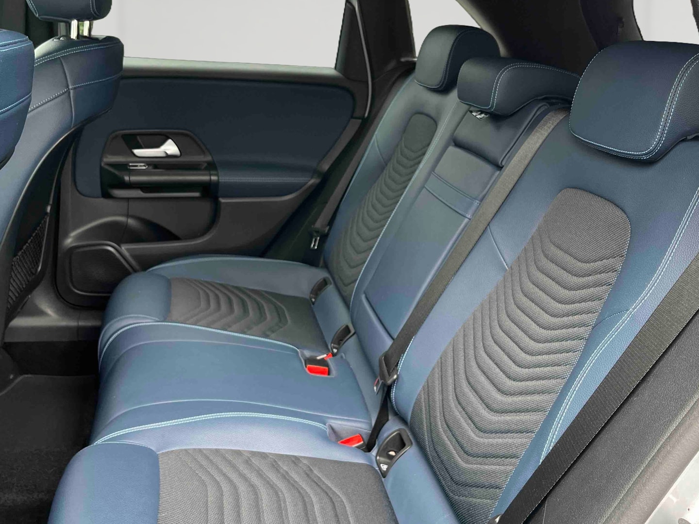 Mercedes-Benz Classe B 200 7G-DCT Business Line — Siège arrière gauche