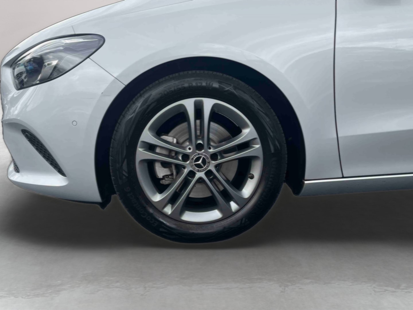 Mercedes-Benz Classe B 200 7G-DCT Business Line — Pneu avant gauche