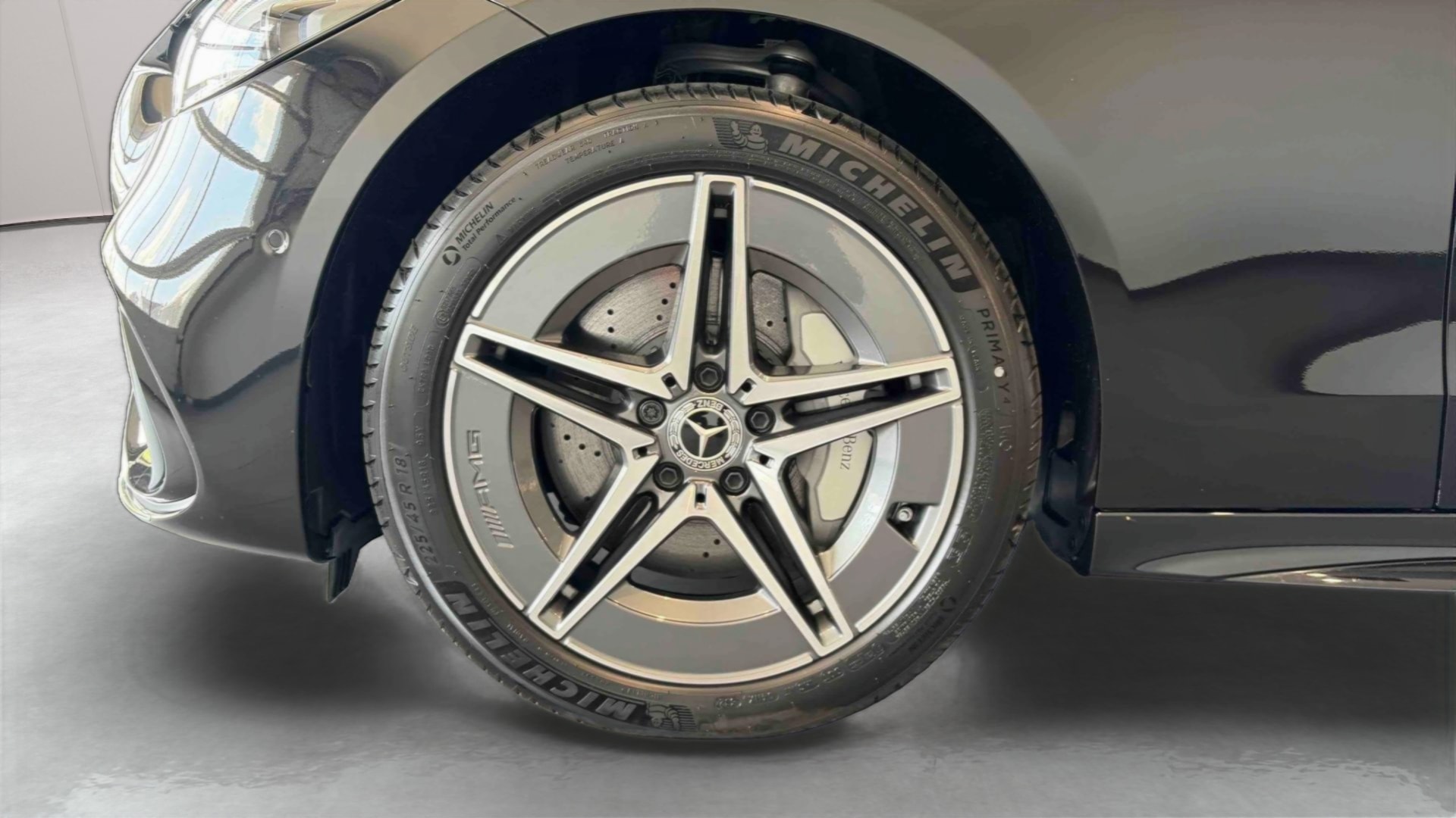 Mercedes-Benz Classe C 300 e 9G-Tronic e-Hybrid EQ AMG Line — Pneu avant gauche