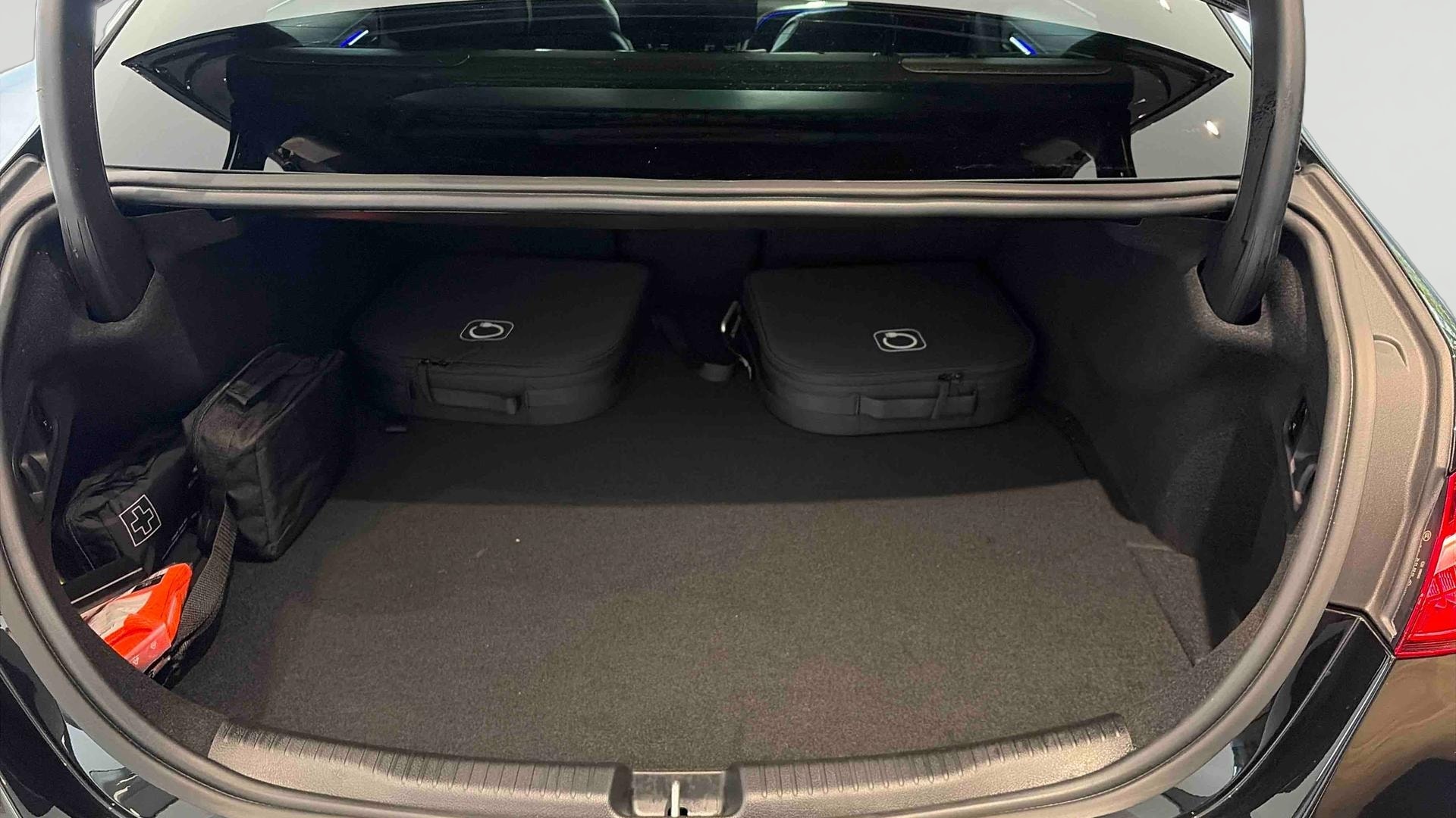 Mercedes-Benz Classe C 300 e 9G-Tronic e-Hybrid EQ AMG Line — Coffre