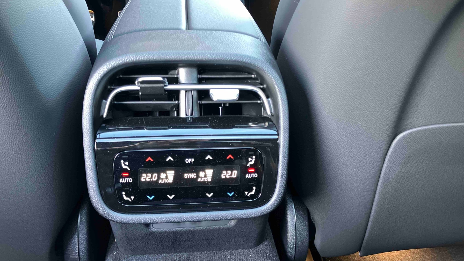 Mercedes-Benz Classe E 300 e Hybrid EQ 9G-Tronic AMG Line — photo 23
