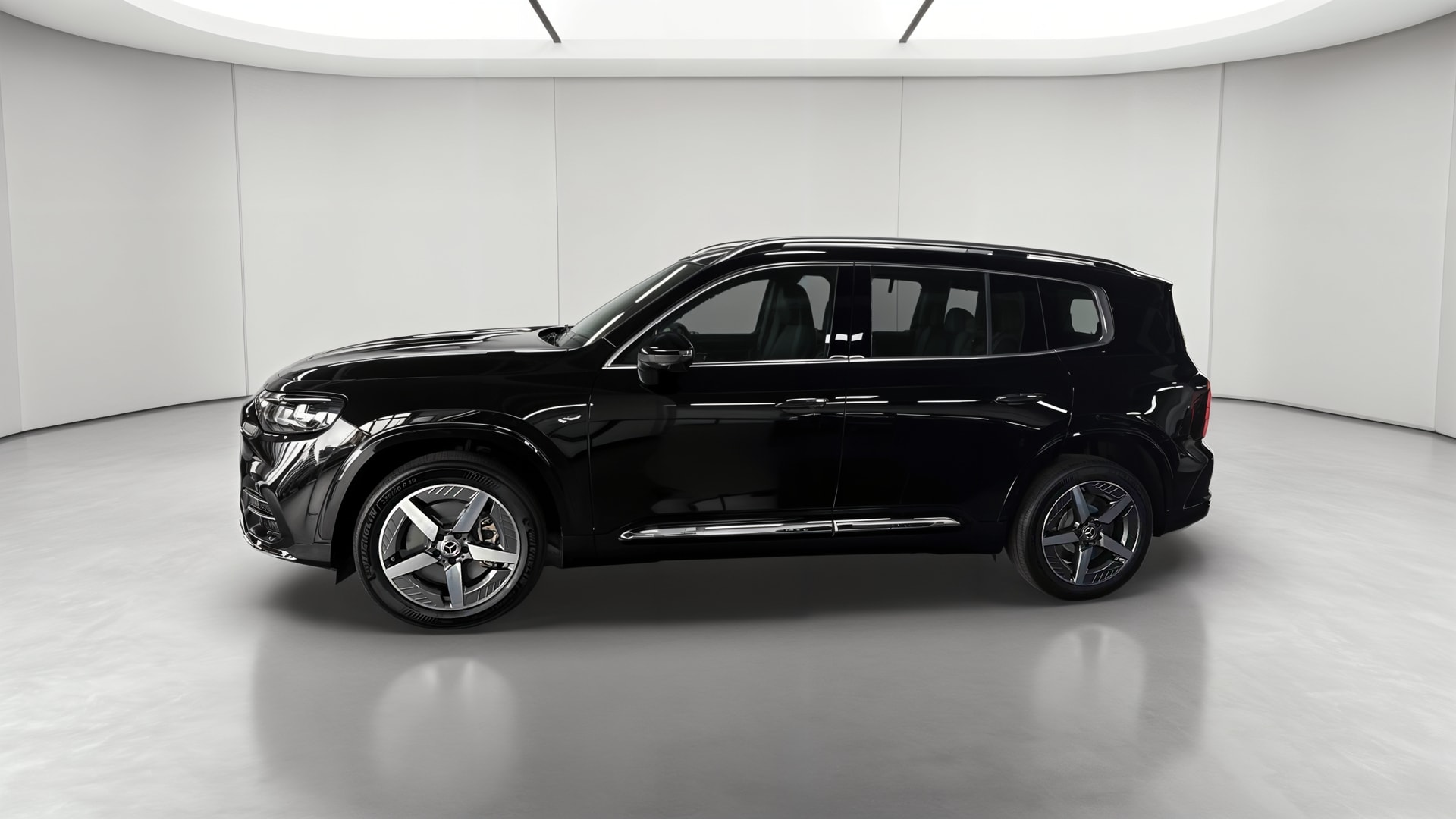 Mercedes-Benz GLB 200 electrique AMG Line — Profil gauche