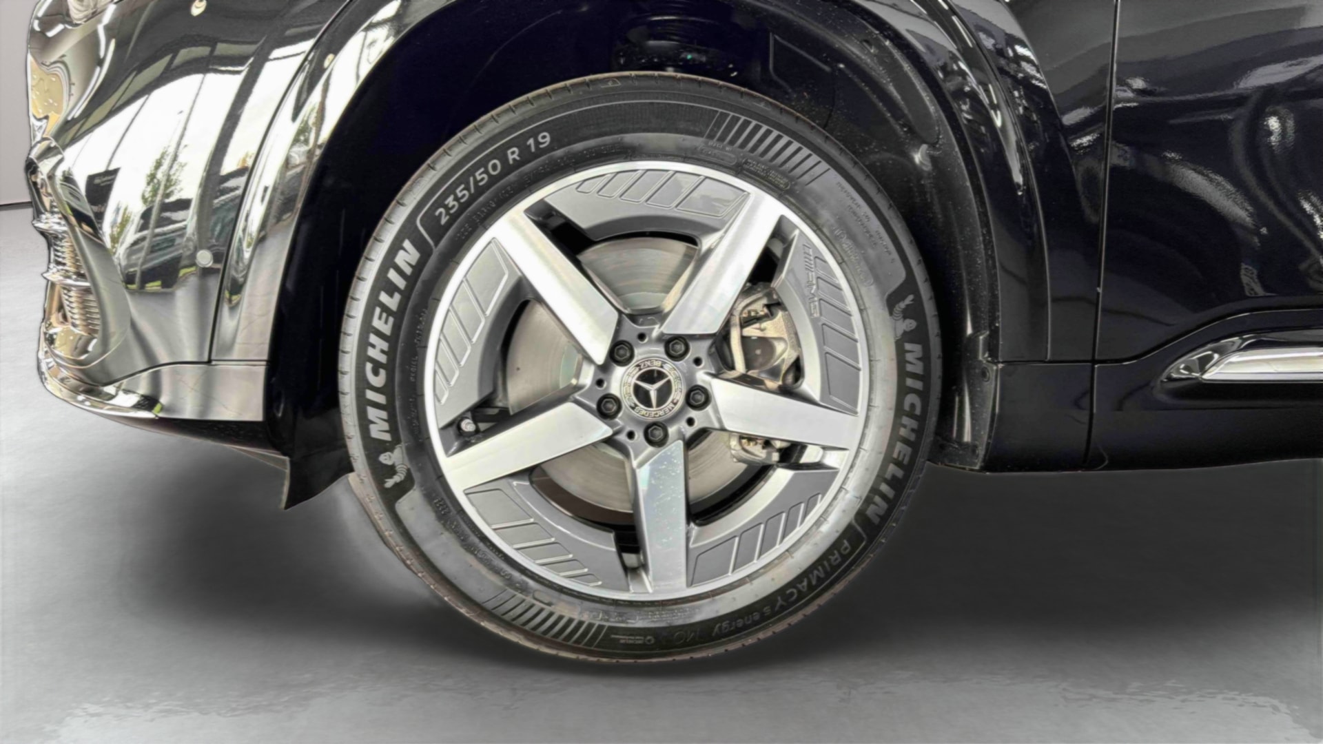 Mercedes-Benz GLB 200 electrique AMG Line — Pneu avant gauche