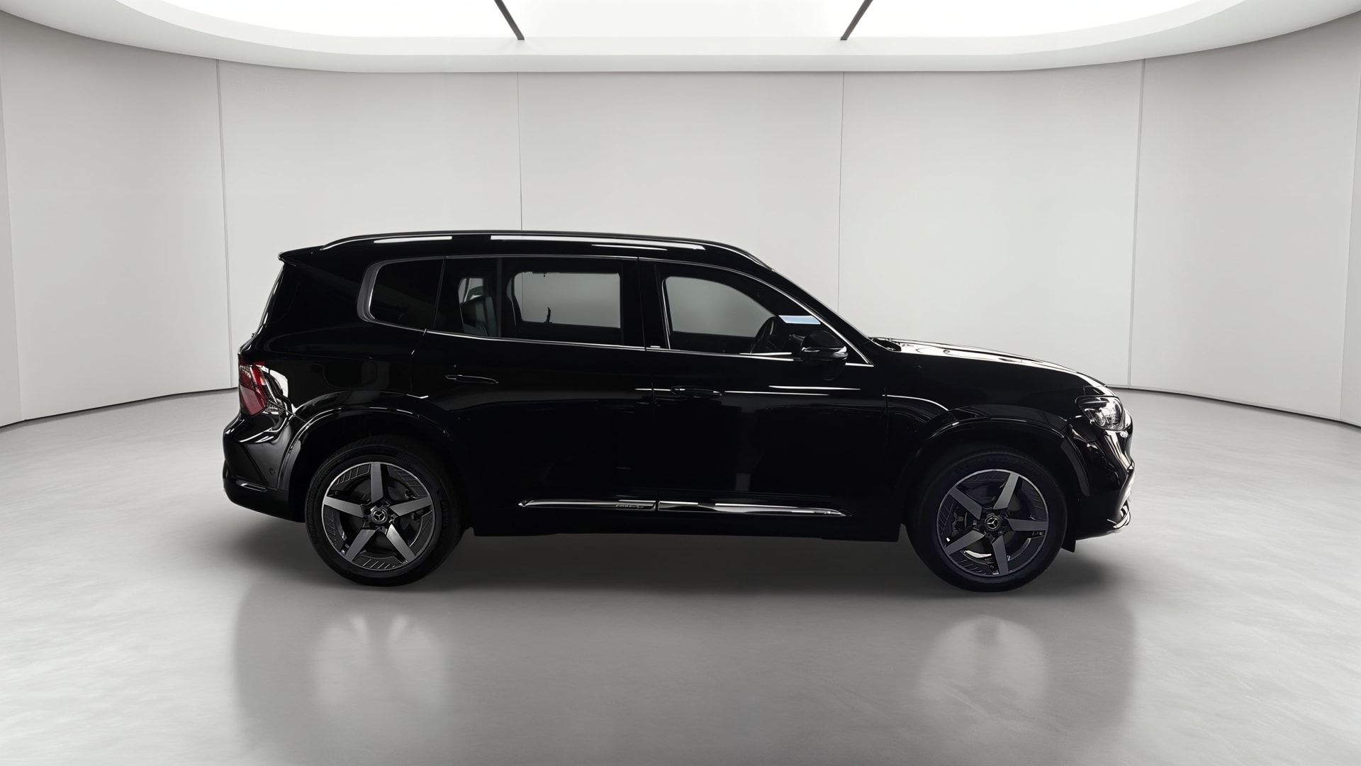 Mercedes-Benz GLB 200 electrique AMG Line — Profil droit
