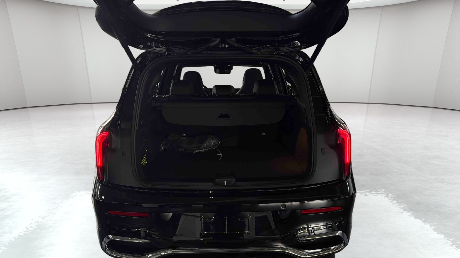 Mercedes-Benz GLB 200 electrique AMG Line — Coffre