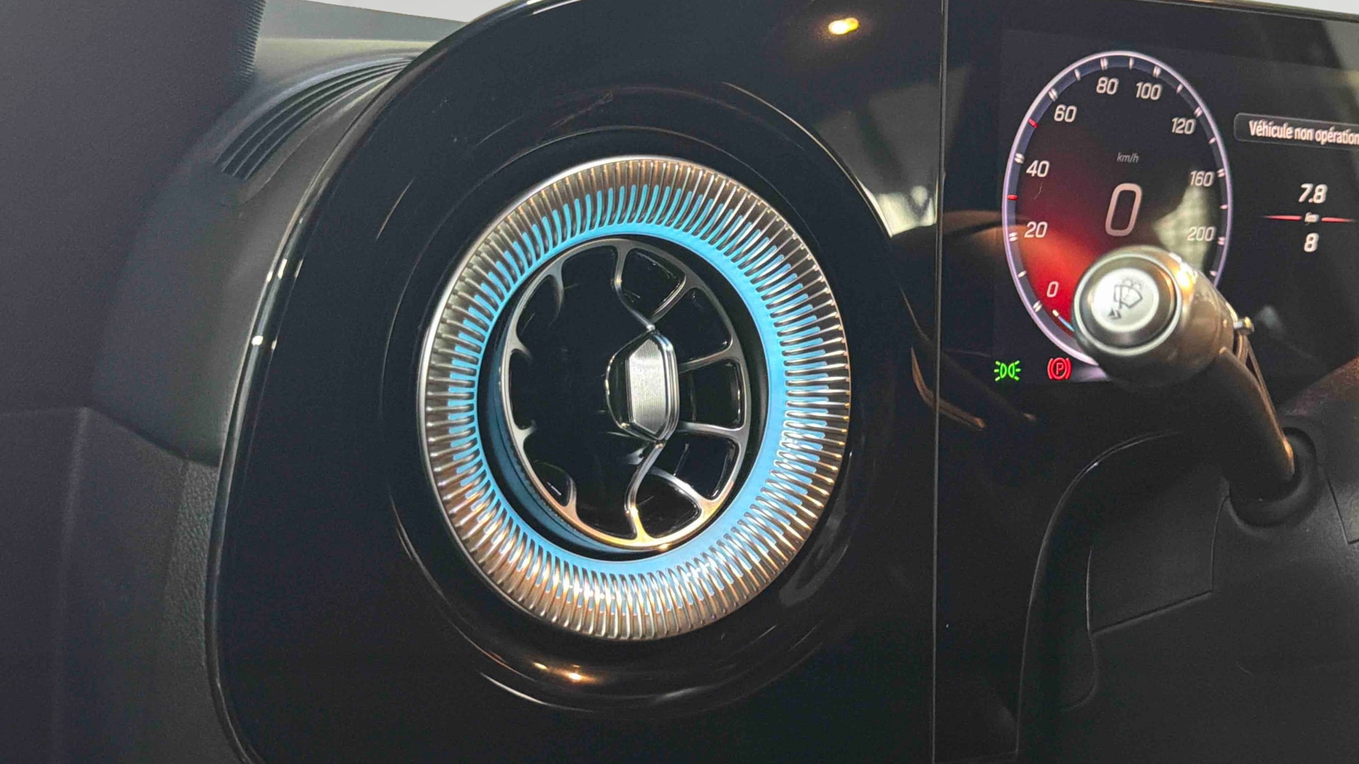 Mercedes-Benz GLB 200 electrique AMG Line — photo 21