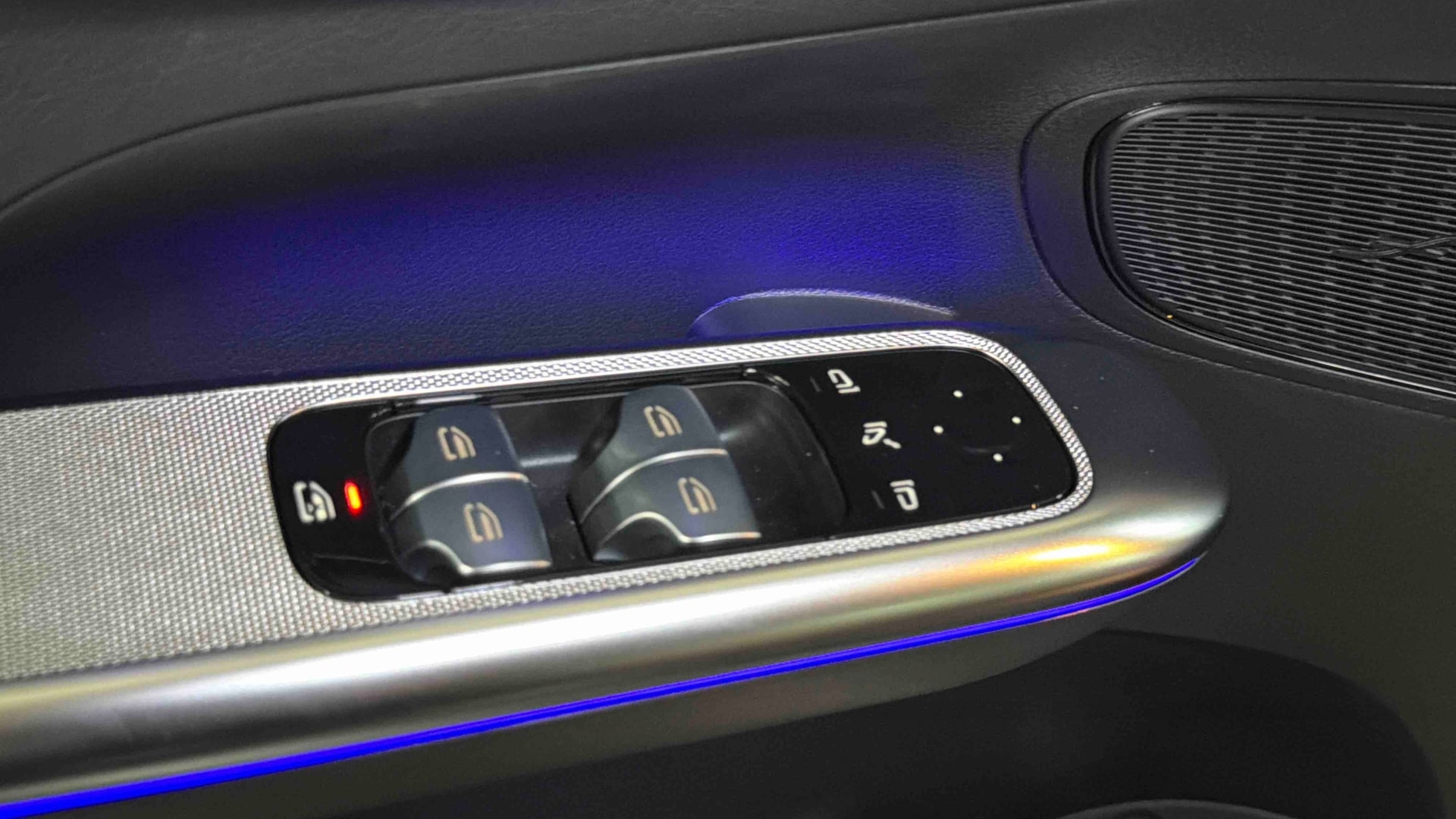 Mercedes-Benz GLC 300 e Hybrid EQ 4Matic AMG Line + — photo 19