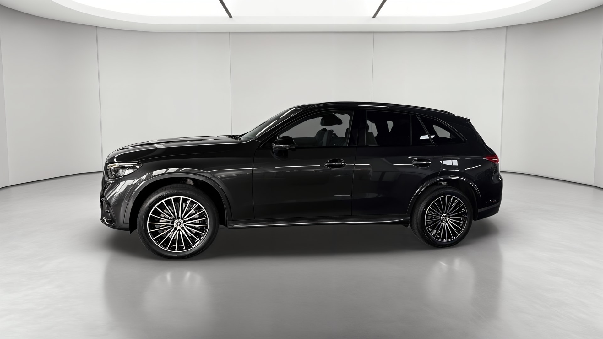 Mercedes-Benz GLC 300 e Hybrid EQ 4Matic AMG Line + — Profil gauche