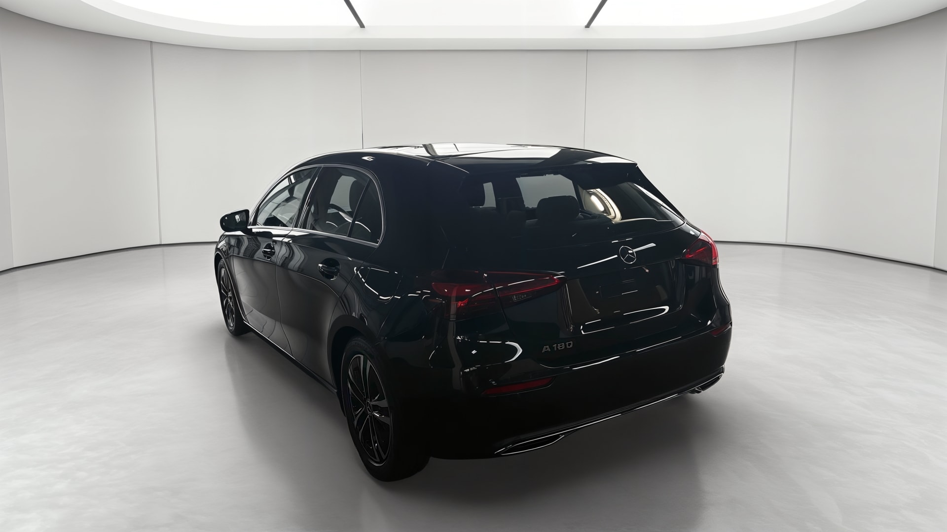 Mercedes-Benz Classe A 180 Progressive Line — 3/4 arrière gauche