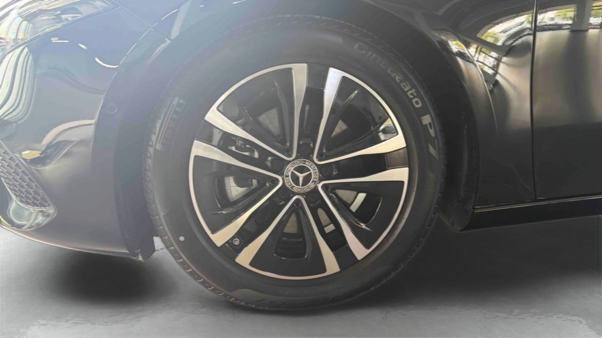 Mercedes-Benz Classe A 180 Progressive Line — Pneu avant gauche