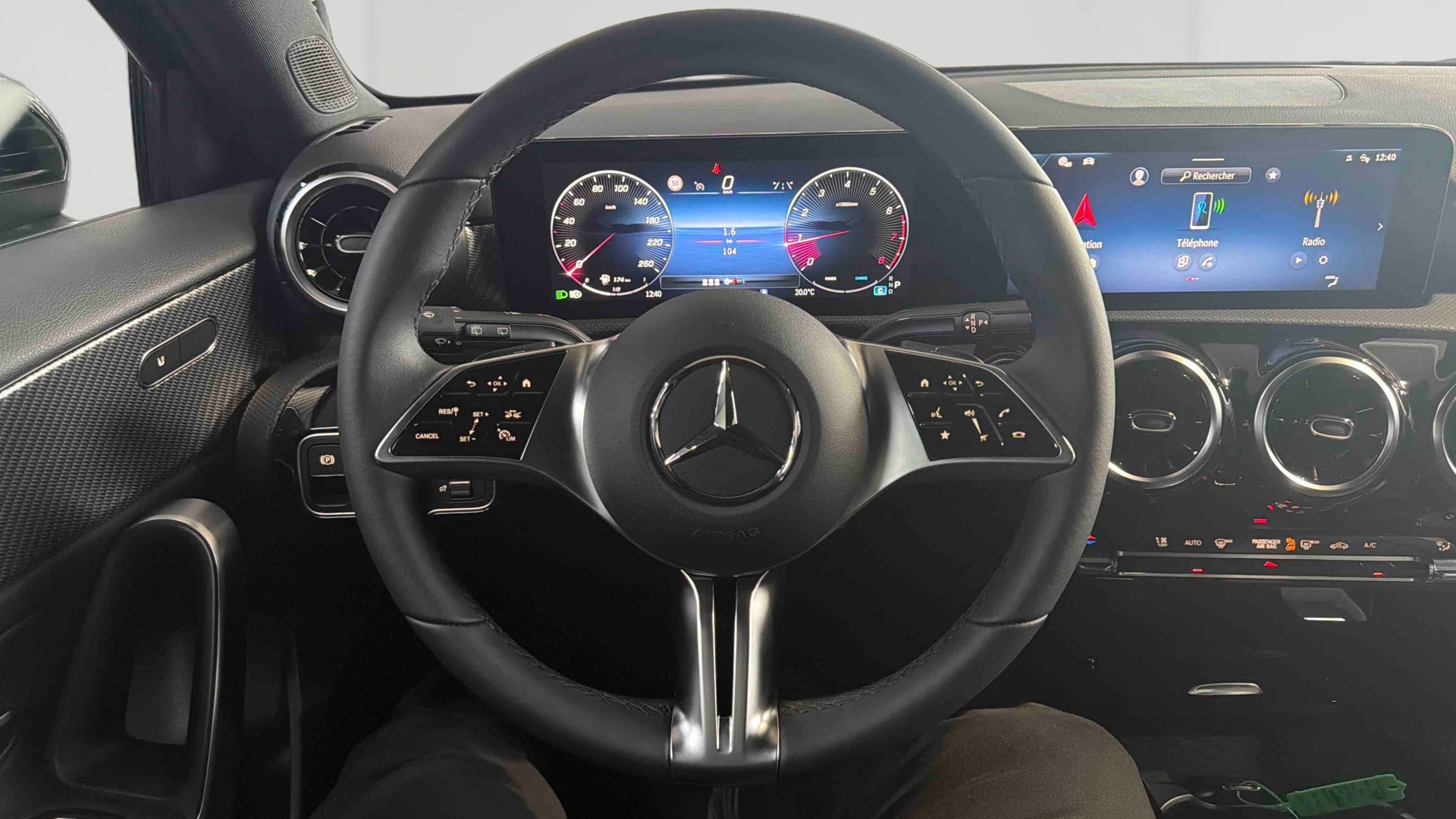 Mercedes-Benz Classe A 180 Progressive Line — Poste de pilotage
