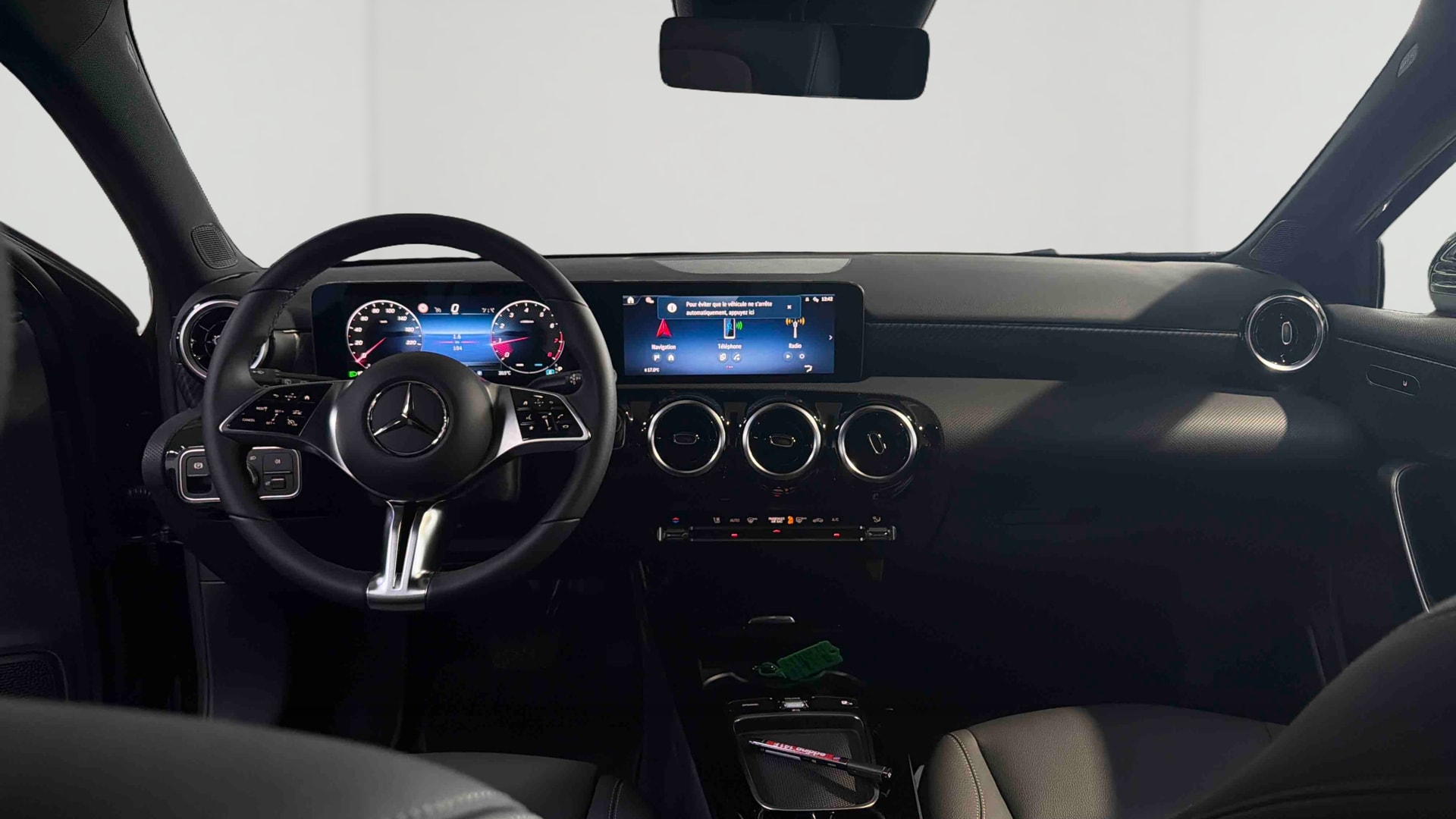 Mercedes-Benz Classe A 180 Progressive Line — Planche de bord