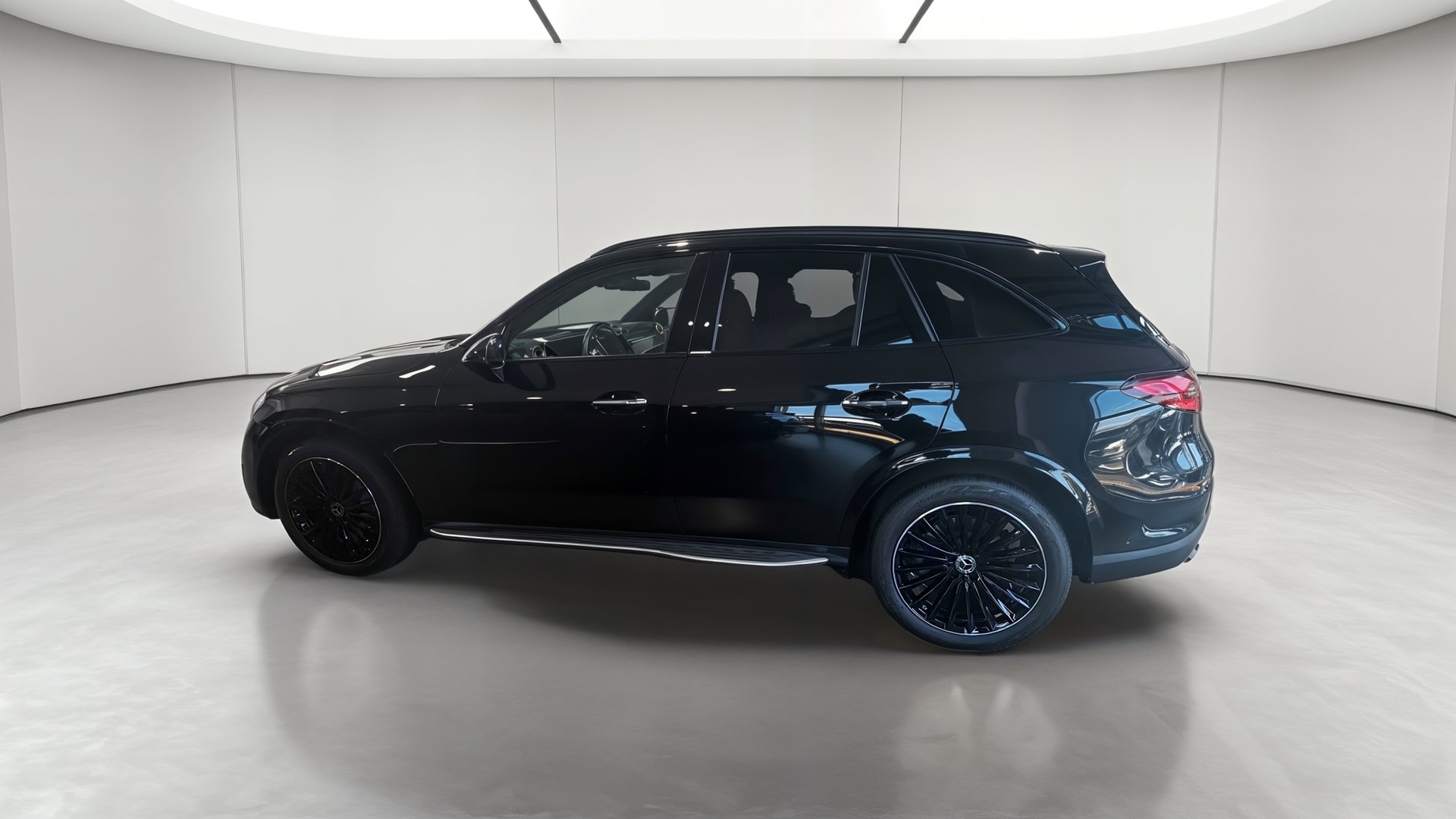 Mercedes-Benz GLC 220 d 4Matic AMG Line — Profil gauche