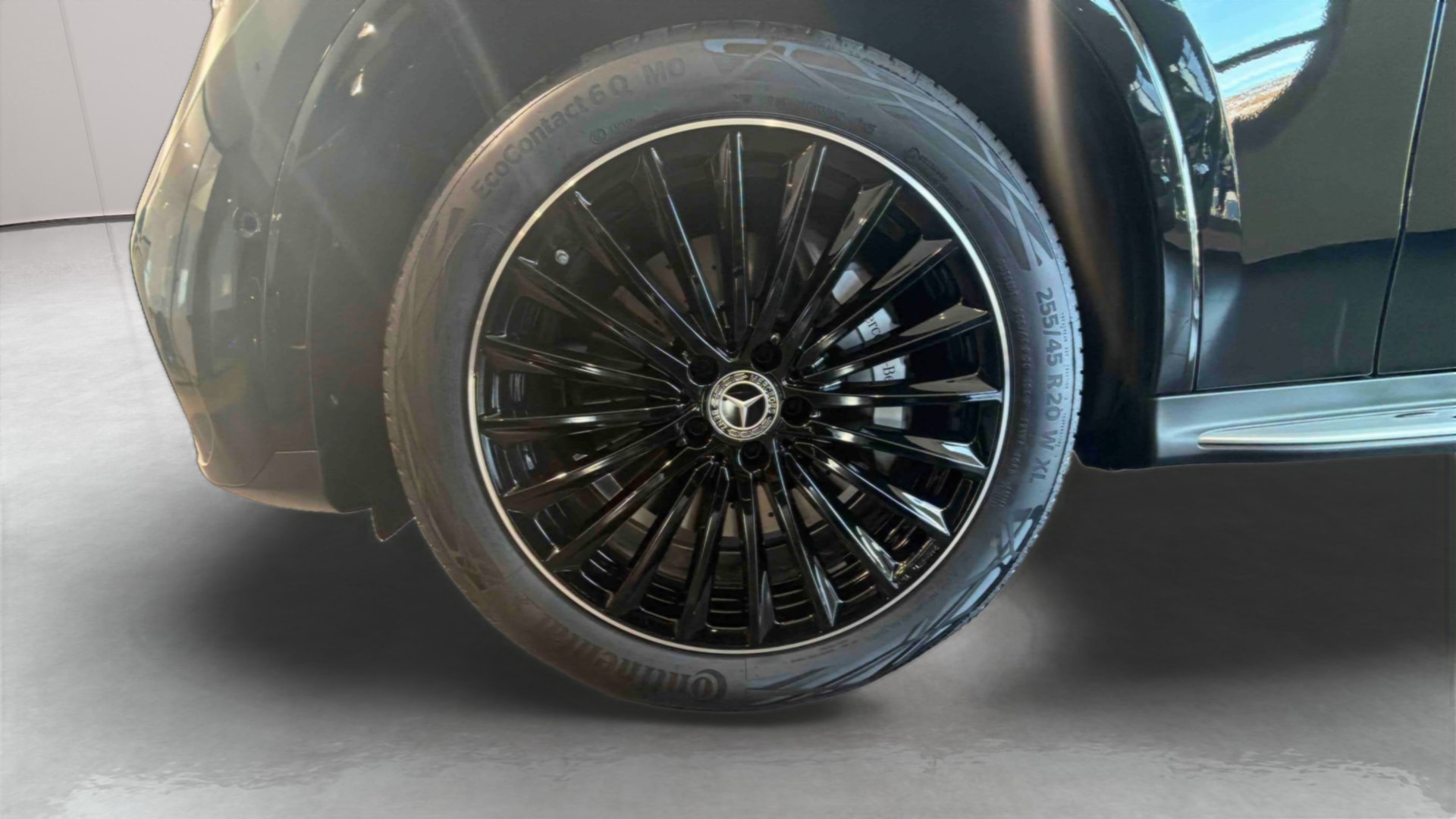 Mercedes-Benz GLC 220 d 4Matic AMG Line — Pneu avant gauche