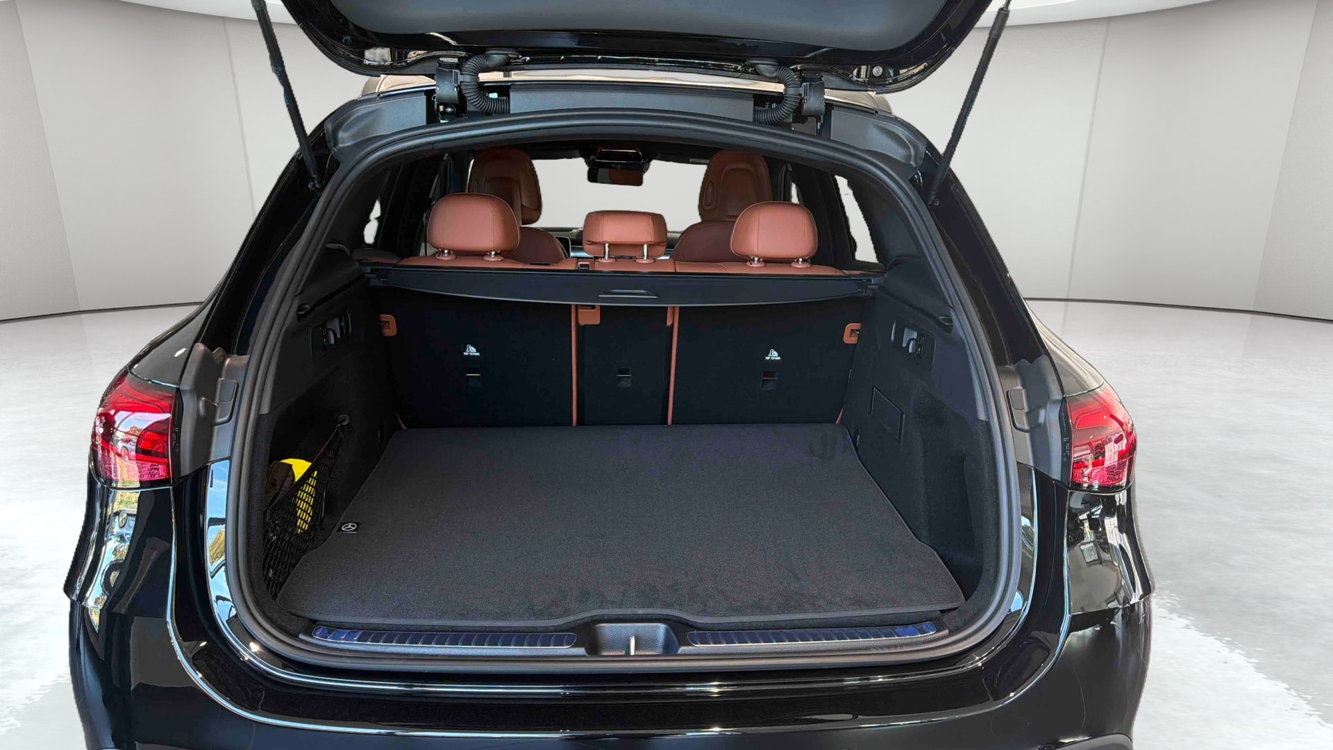 Mercedes-Benz GLC 220 d 4Matic AMG Line — Coffre