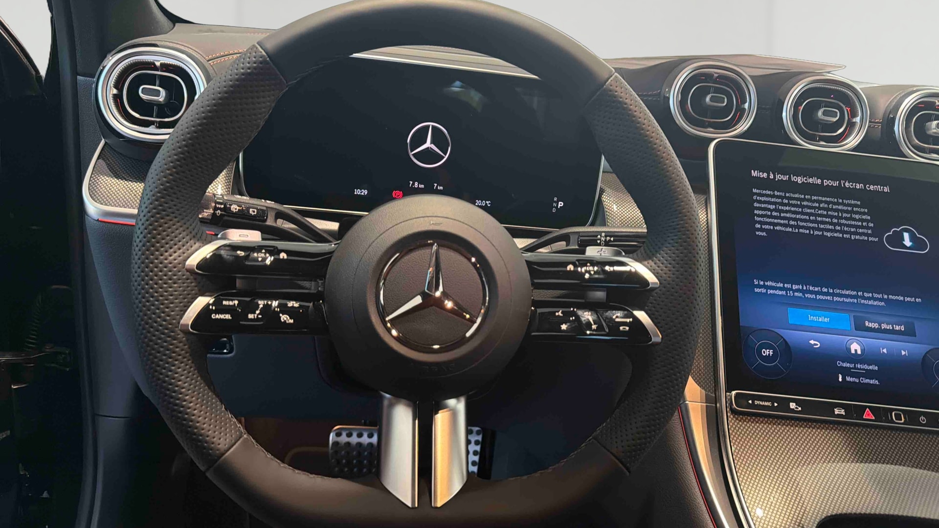Mercedes-Benz GLC 220 d 4Matic AMG Line — Poste de pilotage