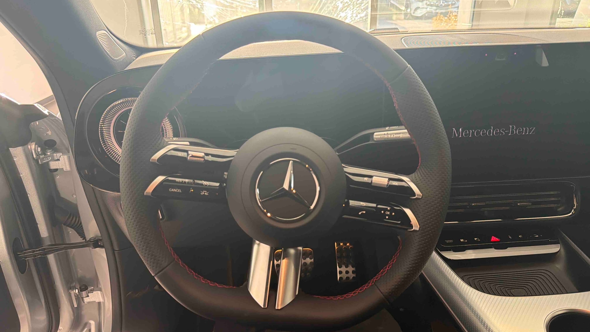 Mercedes-Benz CLA 200 8F-eDCT Business Line Executive — Poste de pilotage