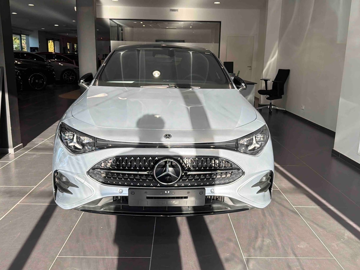 Mercedes-Benz CLA 200 8F-eDCT Business Line Executive — Face avant
