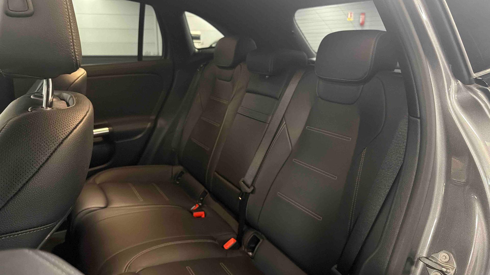 Mercedes-Benz EQA 350 4Matic AMG Line — Siège arrière gauche