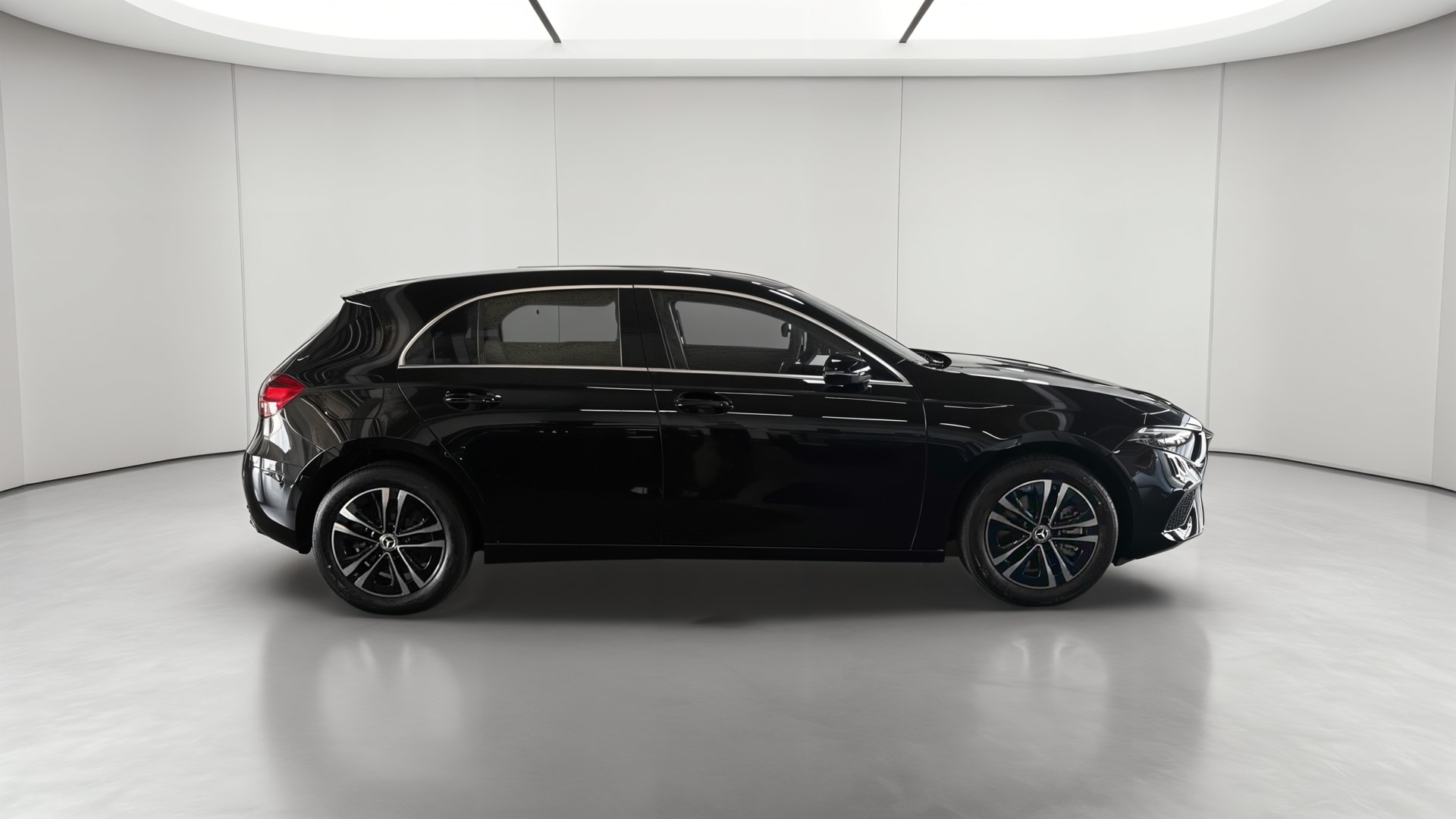 Mercedes-Benz Classe A 250 e Hybrid EQ Business Line — Profil droit