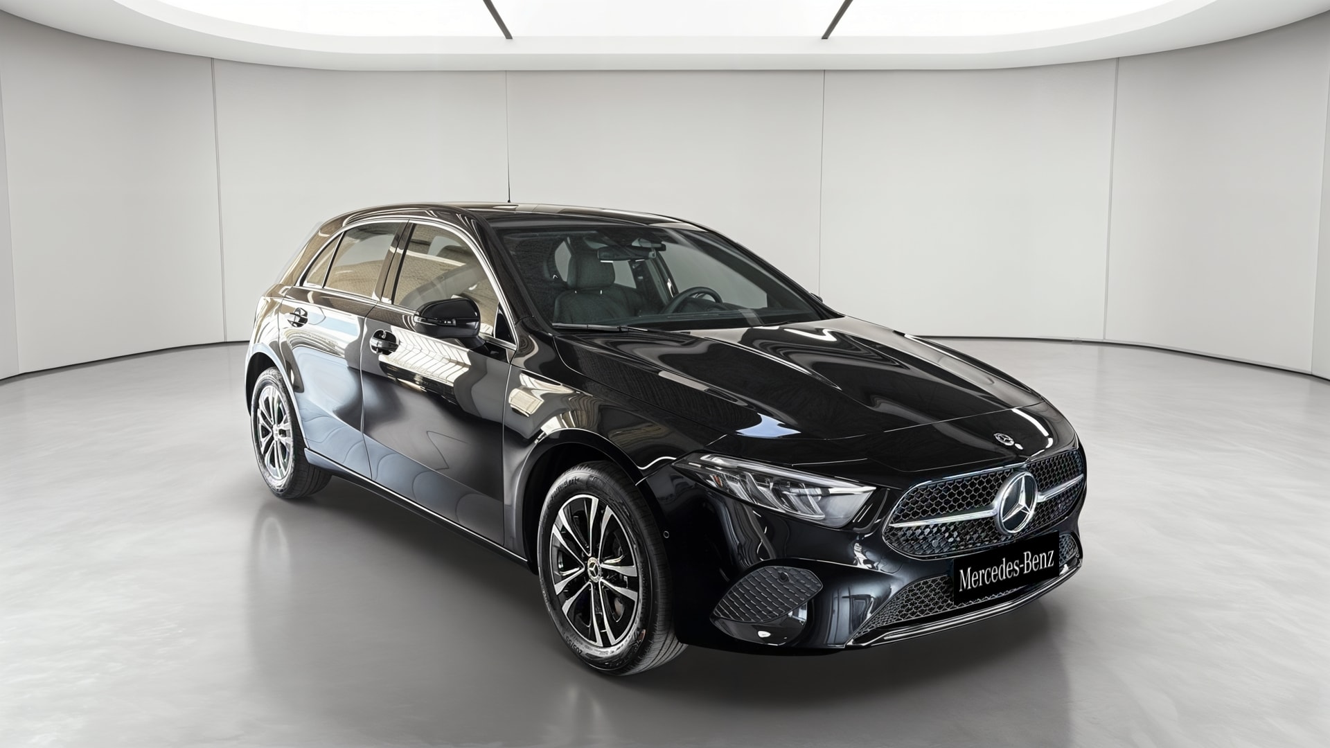 Mercedes-Benz Classe A 250 e Hybrid EQ Business Line — 3/4 avant droit