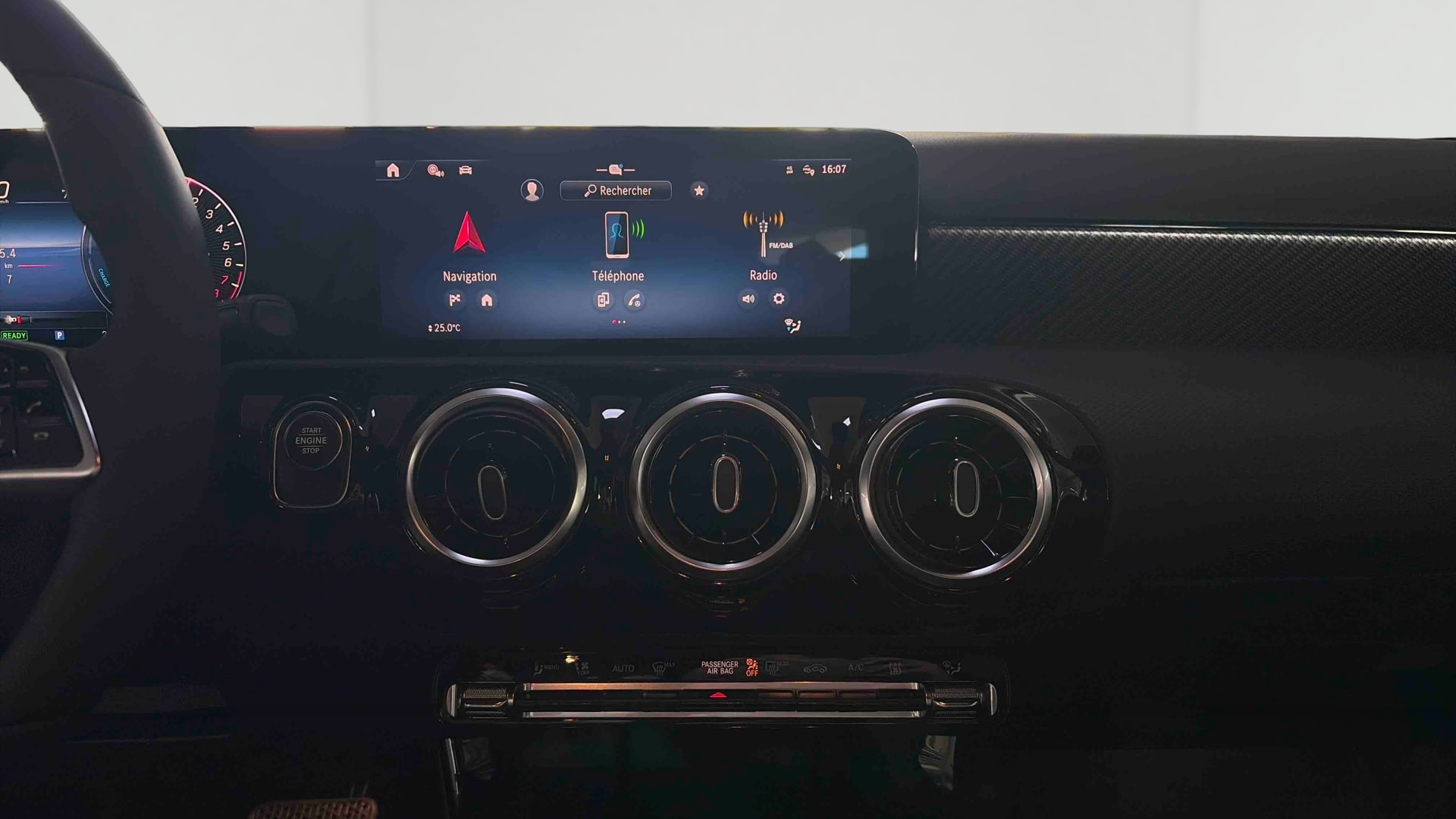 Mercedes-Benz Classe A 250 e Hybrid EQ Business Line — Console centrale