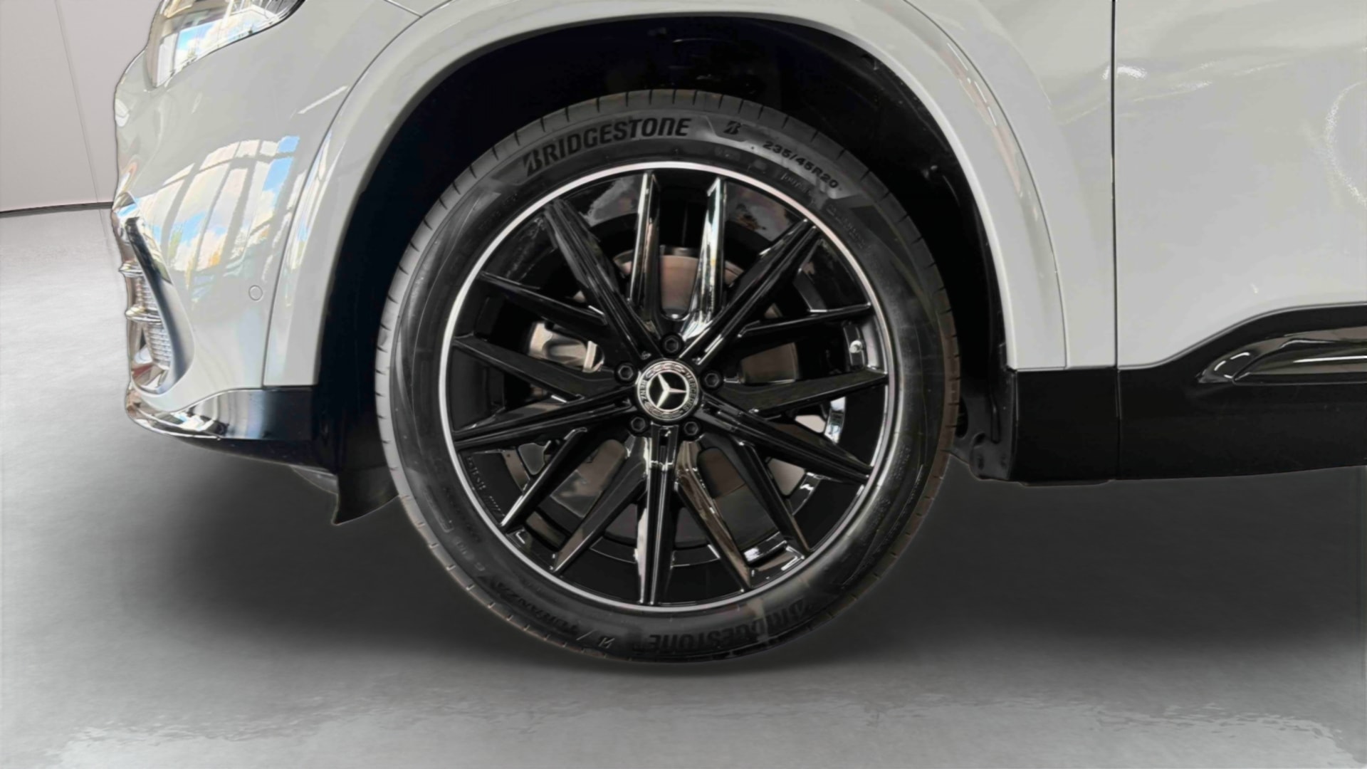 Mercedes-Benz GLB 200 Business Line Executive — Pneu avant gauche