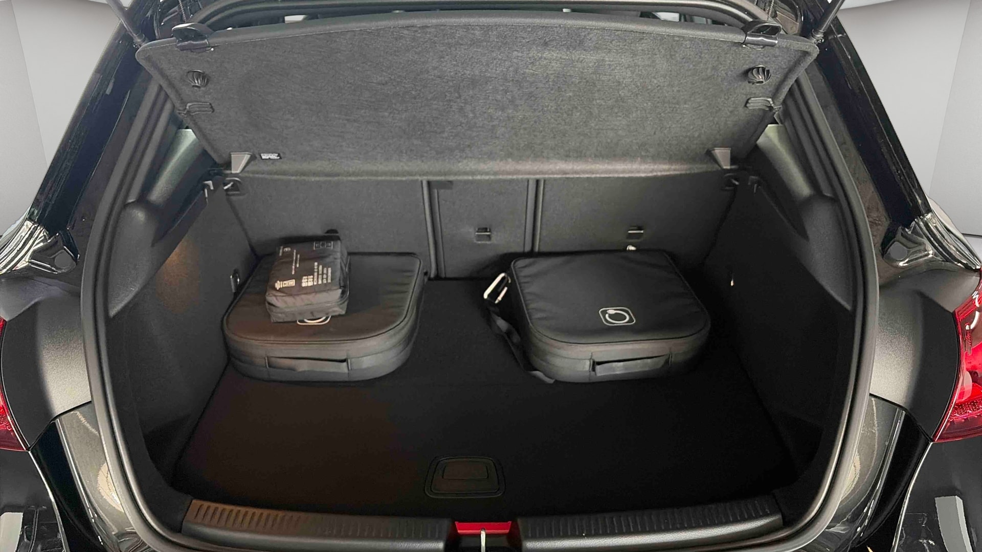 Mercedes-Benz Classe A 250 e Hybrid EQ Business Line — Coffre