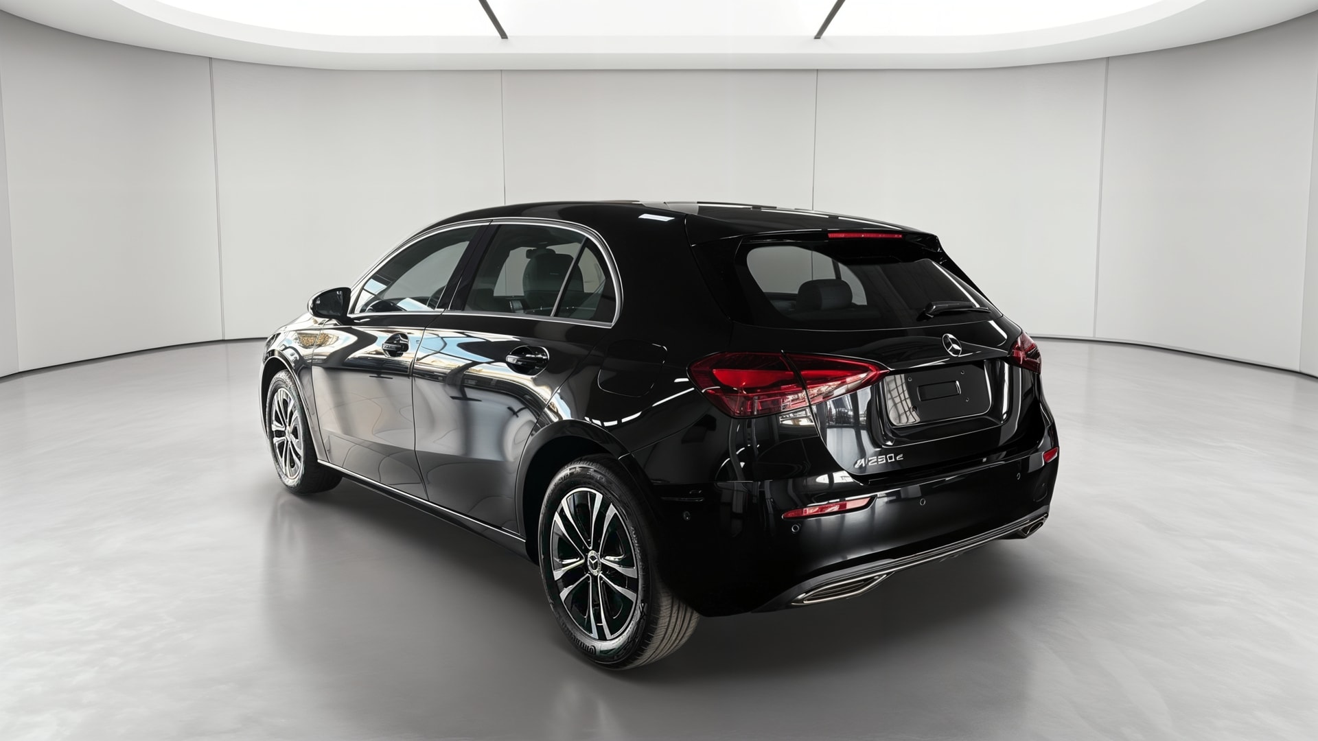 Mercedes-Benz Classe A 250 e Hybrid EQ Business Line — 3/4 arrière gauche