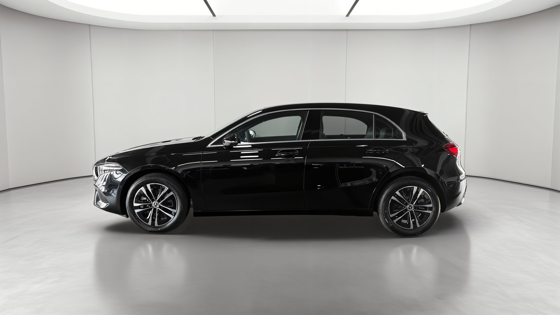 Mercedes-Benz Classe A 250 e Hybrid EQ Business Line — Profil gauche