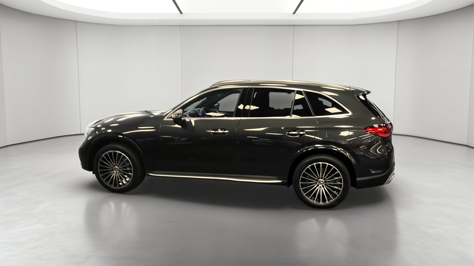 Mercedes-Benz GLC 300 e Hybrid EQ 4Matic AMG Line + — Profil gauche