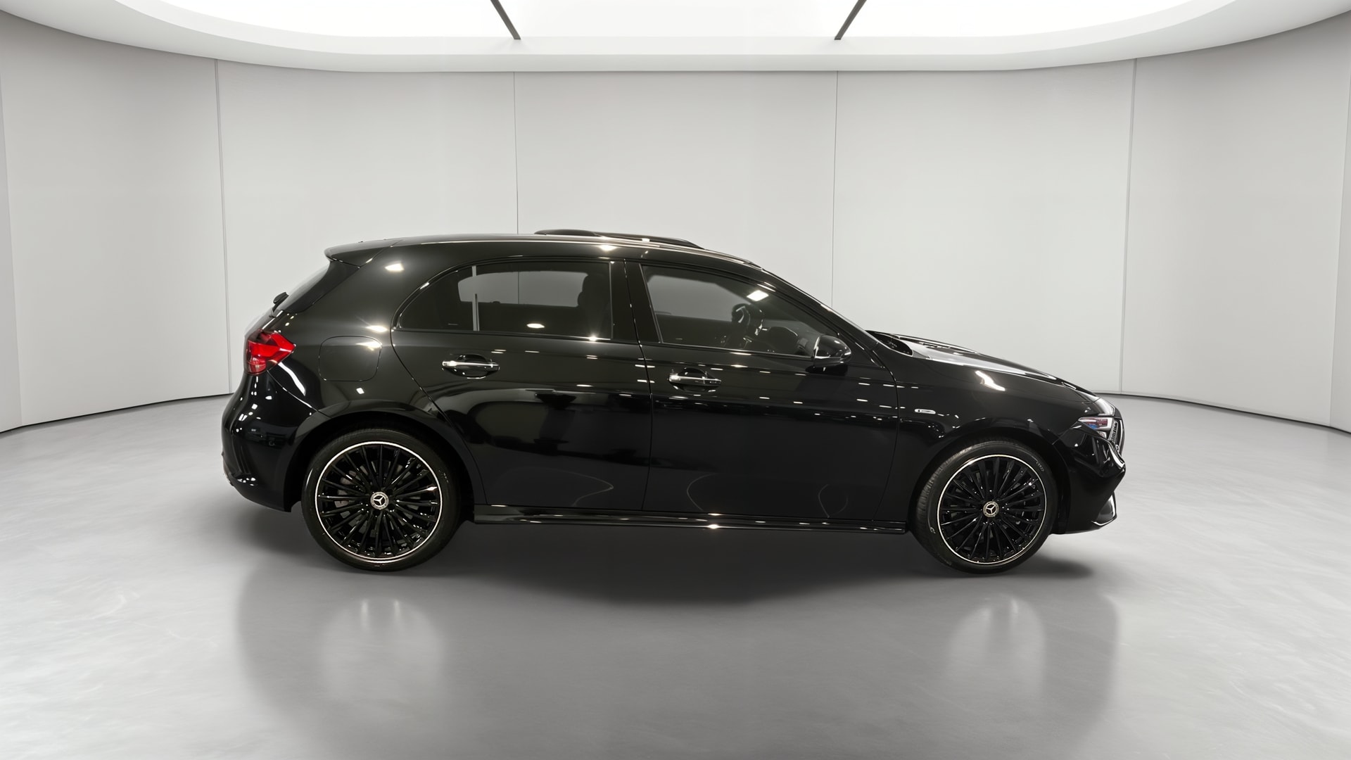 Mercedes-Benz Classe A 250 e Hybrid EQ AMG Line — Profil droit