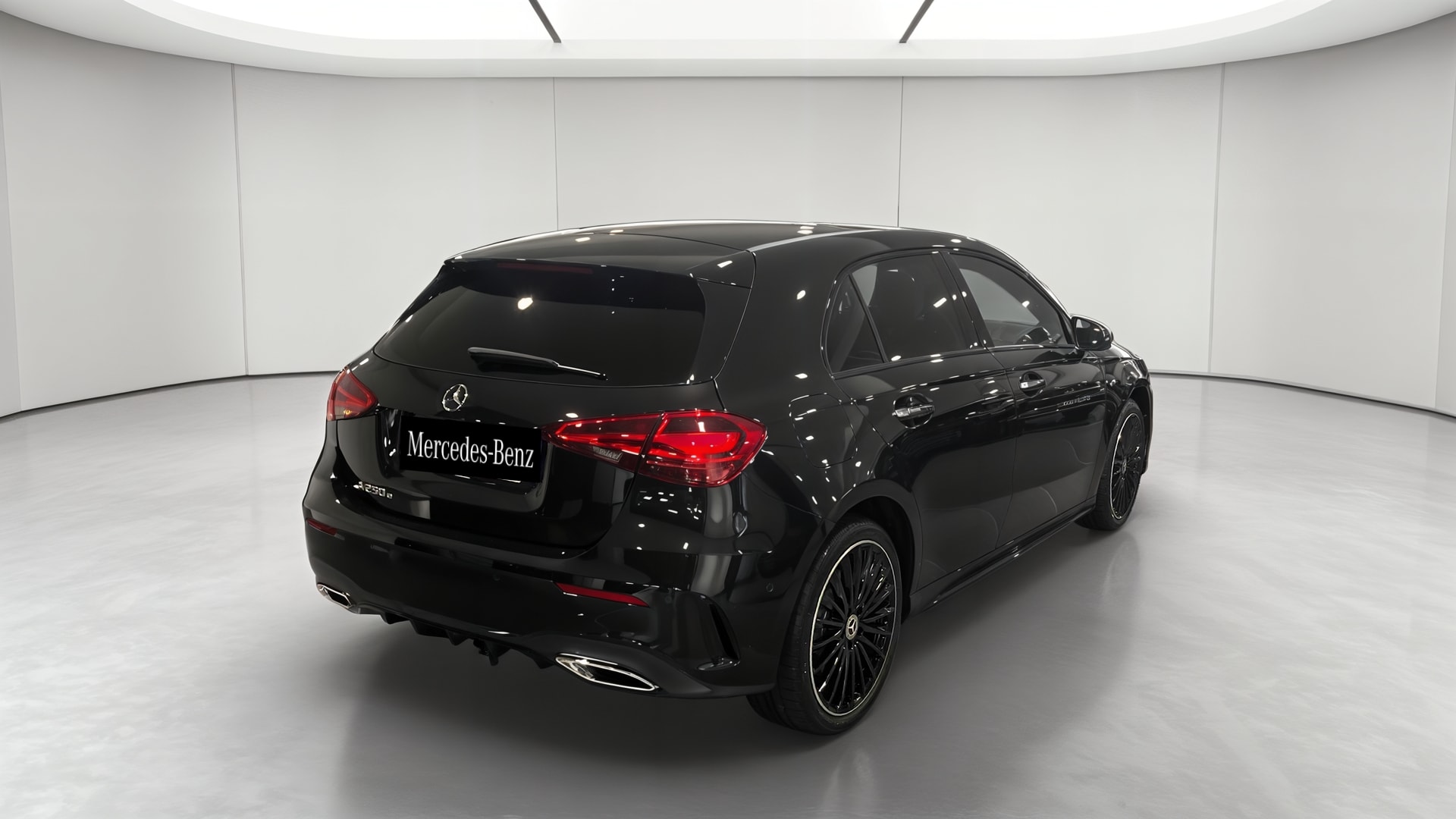 Mercedes-Benz Classe A 250 e Hybrid EQ AMG Line — 3/4 arrière droit