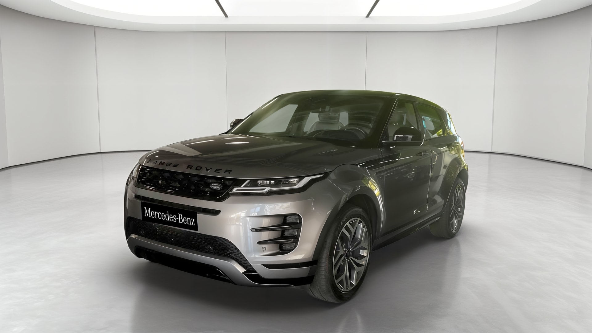 Land Rover Range Rover Evoque Mark III P300e PHEV AWD BVA8 R-Dynamic Autobiography — 3/4 avant gauche