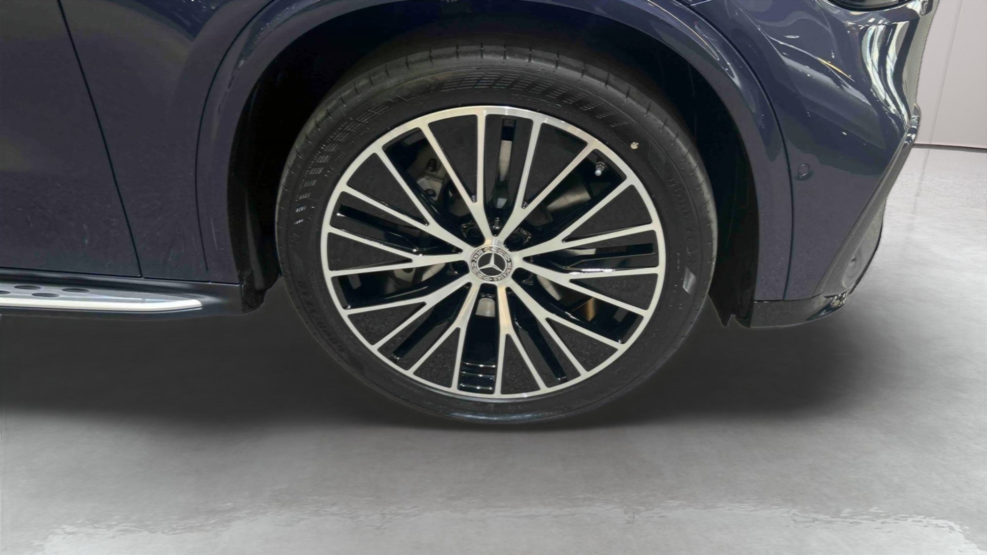 Mercedes-Benz GLC 400 EQ 4M AMG Line — Pneu avant gauche