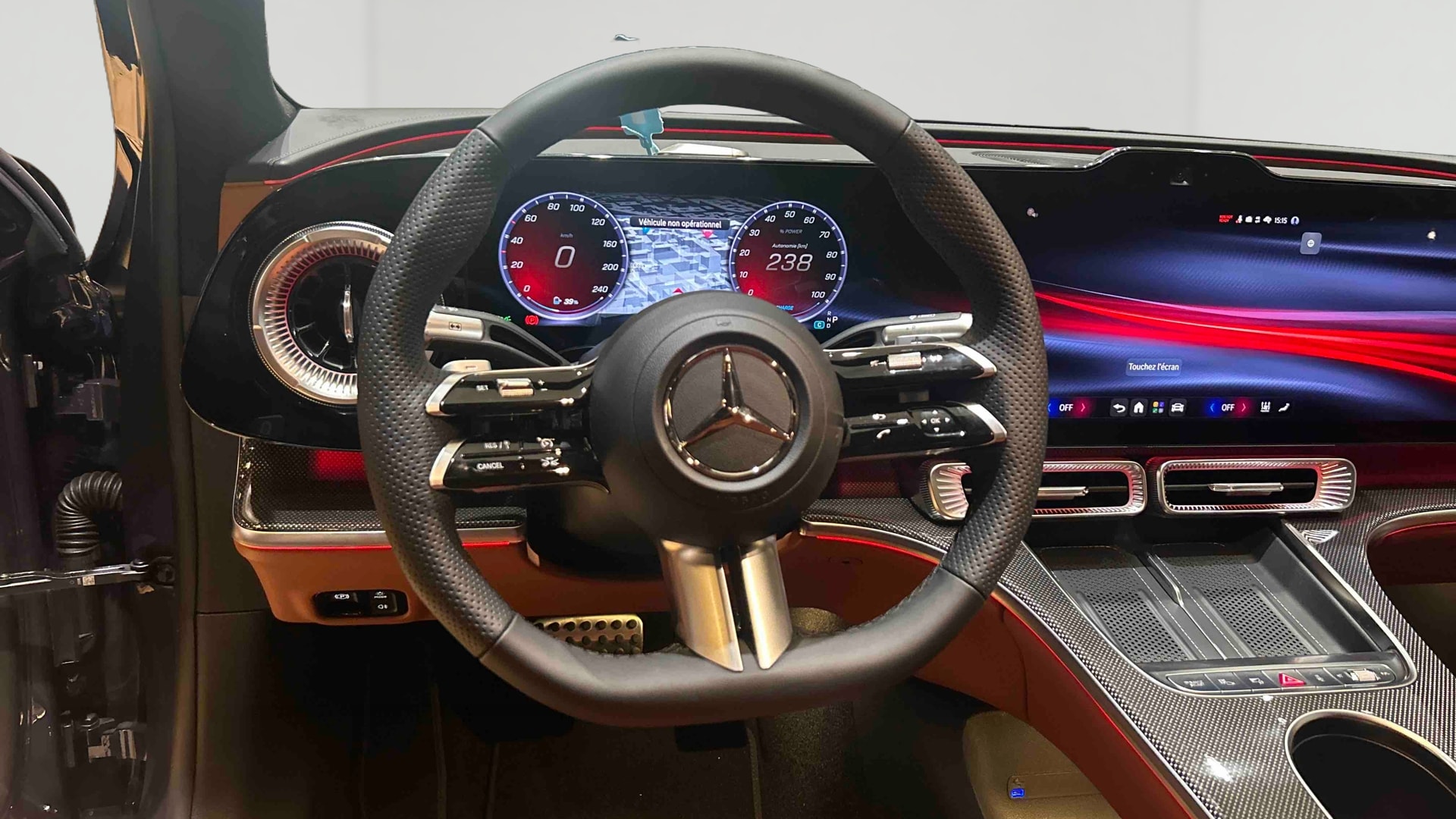 Mercedes-Benz Classe C 400 Electrique 4M AMG Line — Poste de pilotage