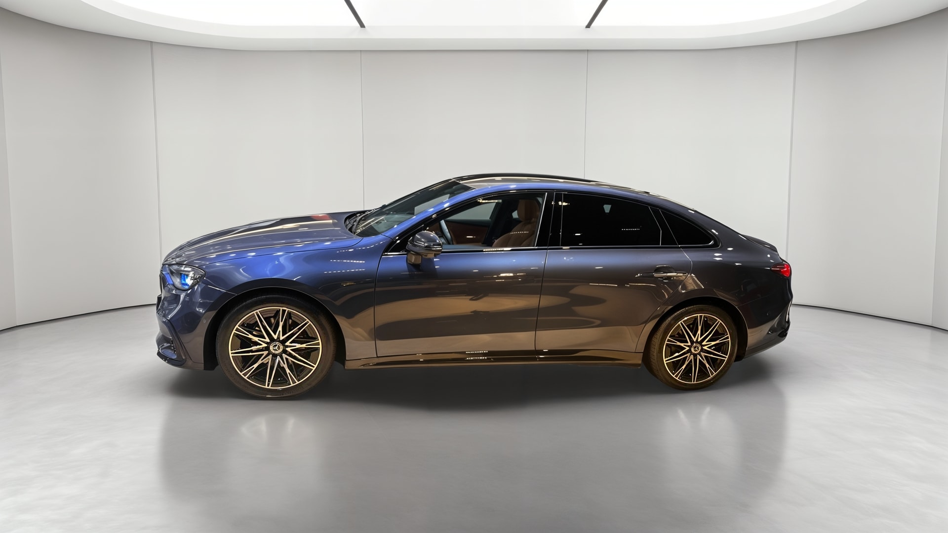 Mercedes-Benz Classe C 400 Electrique 4M AMG Line — Profil gauche