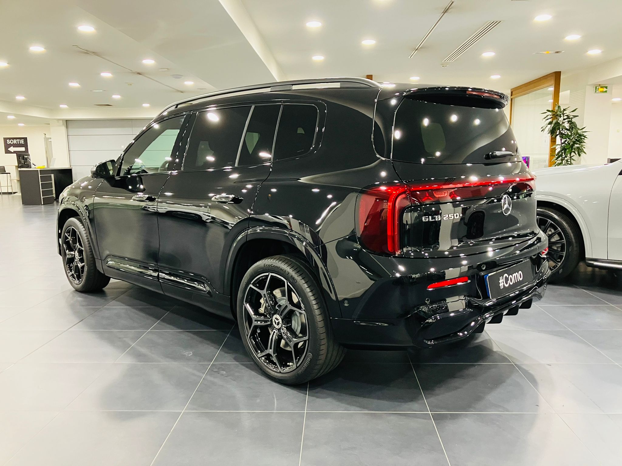 Mercedes-Benz GLB 250+ EQ Limited Edition — 3/4 arrière gauche