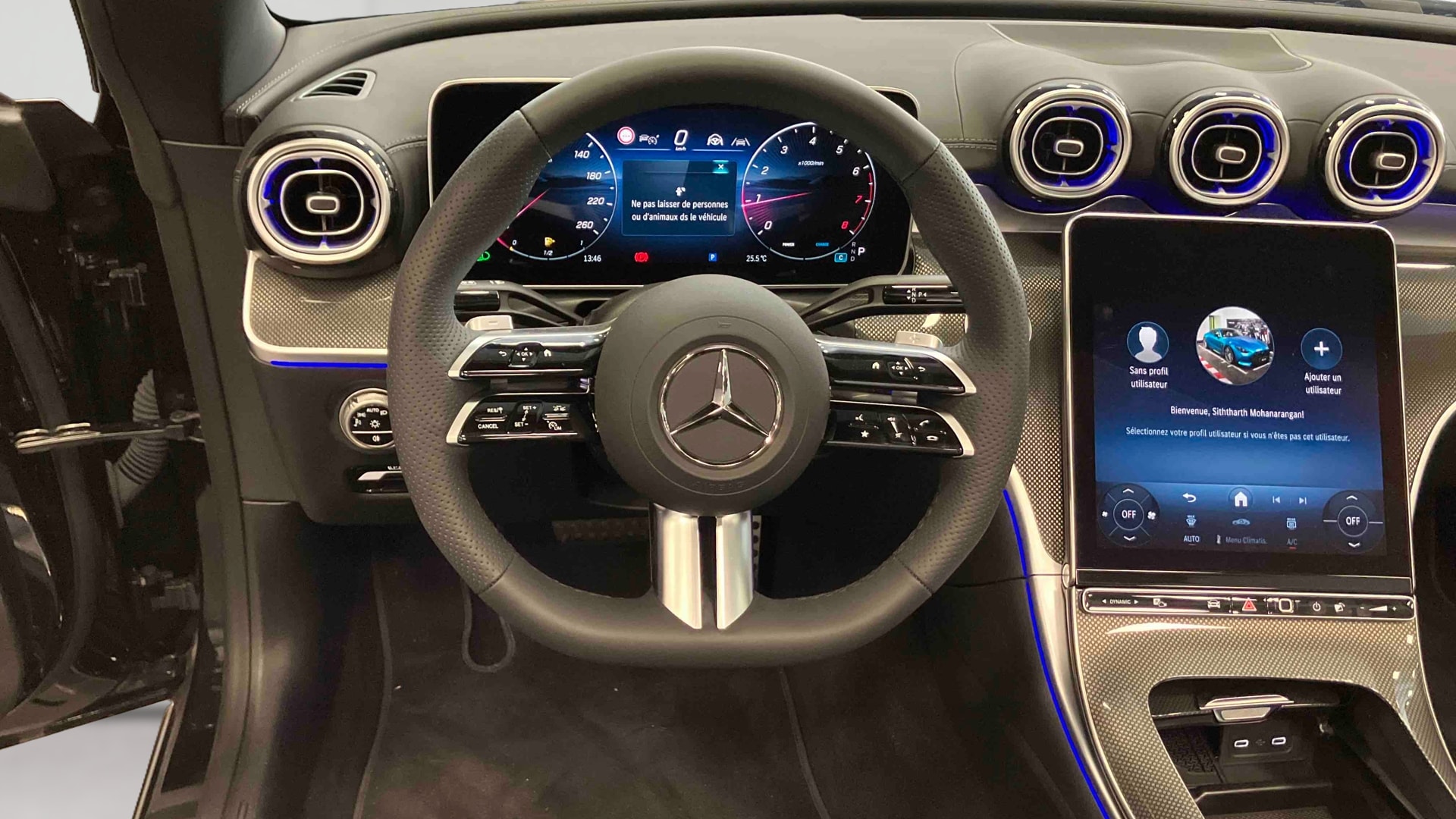 Mercedes-Benz CLE Cabriolet 200 9G-Tronic AMG Line — Poste de pilotage