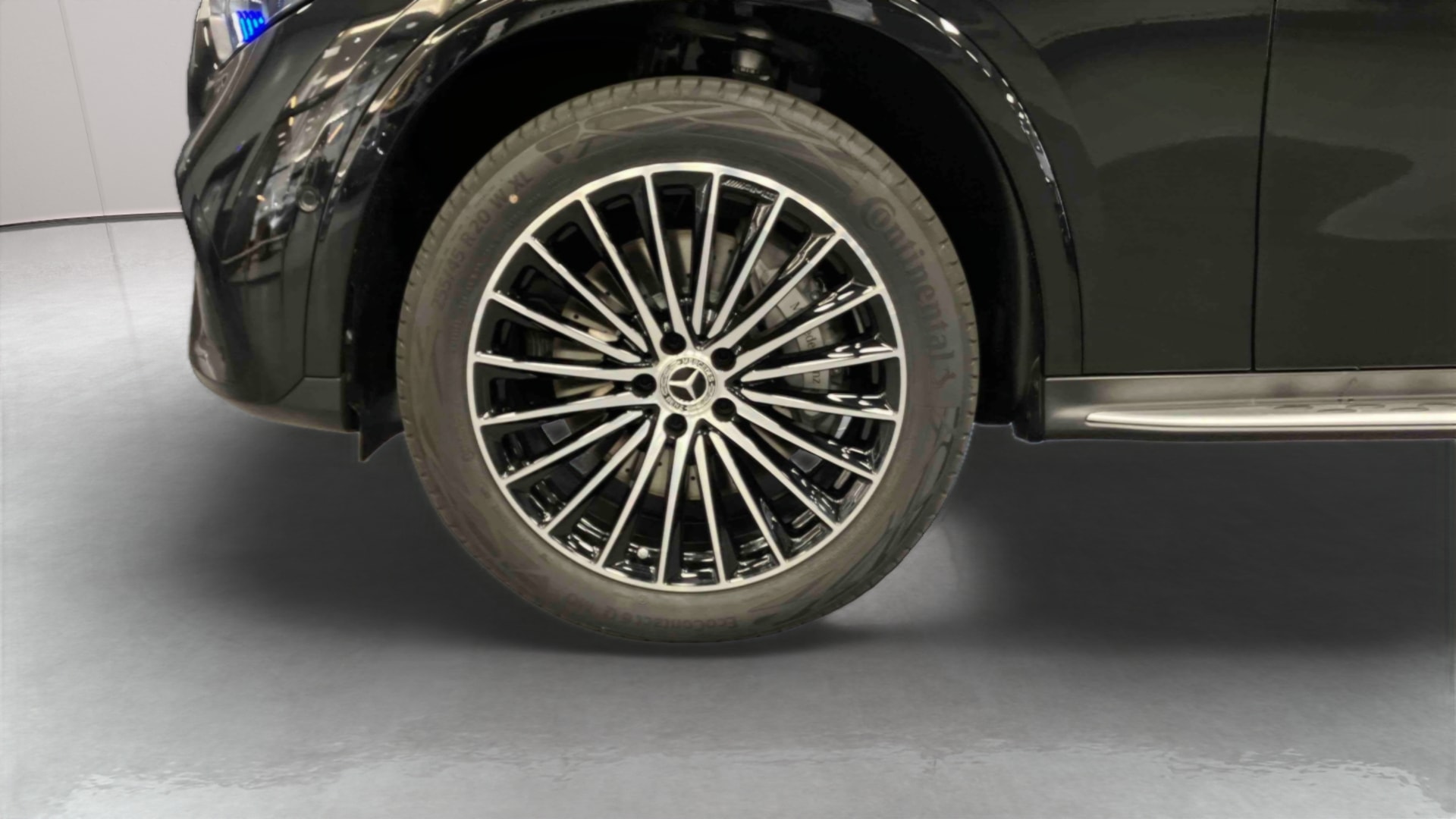Mercedes-Benz GLC 300 e Hybrid EQ 4Matic AMG Line + — Pneu avant gauche