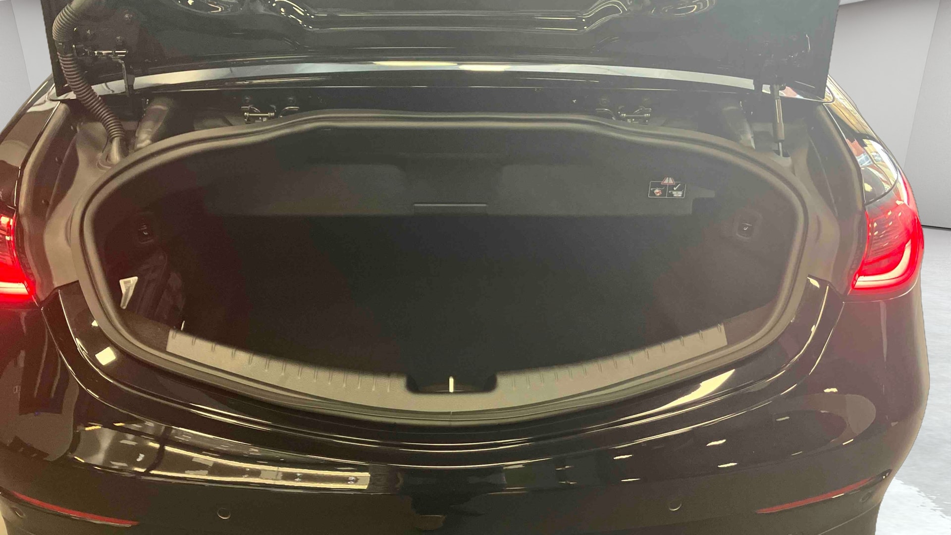 Mercedes-Benz CLE Cabriolet 200 9G-Tronic AMG Line — Coffre