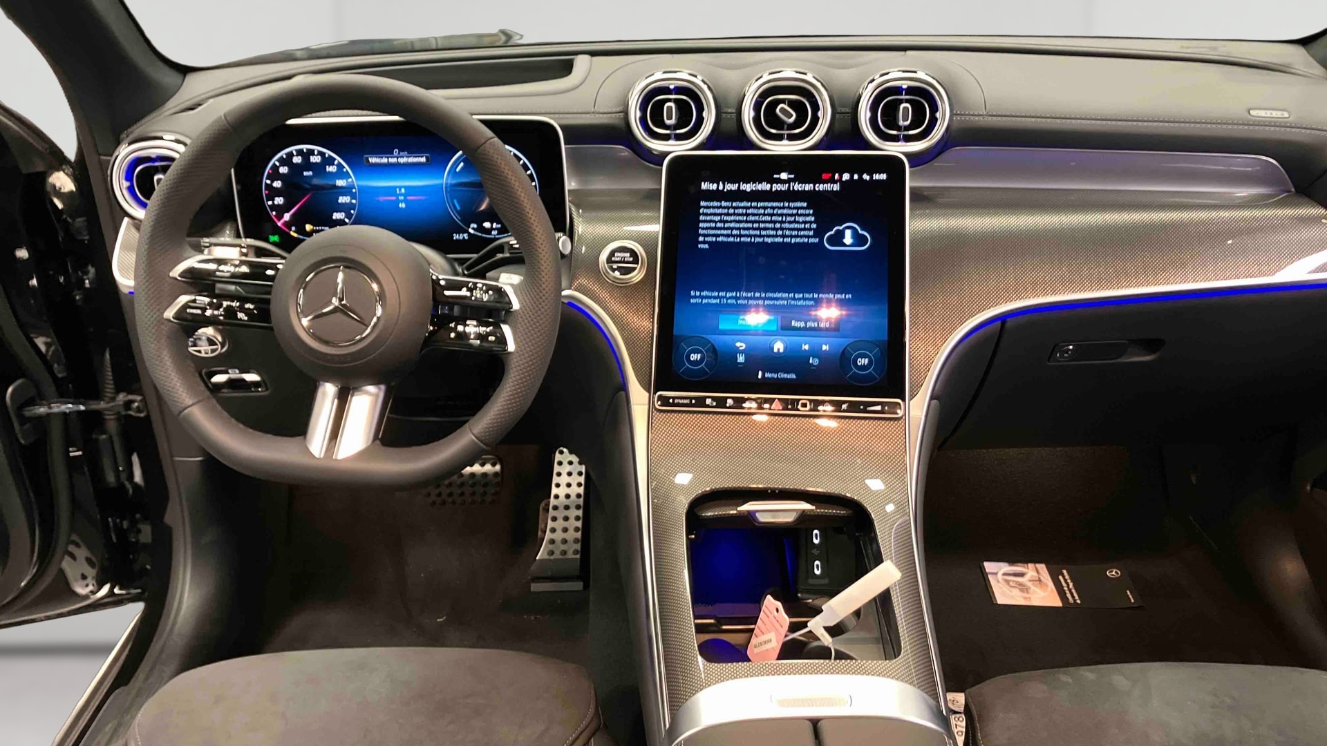 Mercedes-Benz GLC 300 e Hybrid EQ 4Matic AMG Line + — Planche de bord