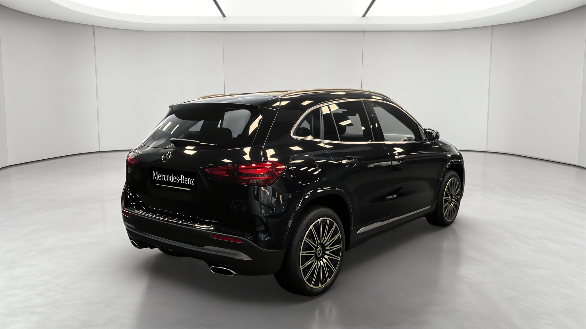 Mercedes-Benz GLA 250 e Hybrid EQ 8G-DCT AMG Line — 3/4 arrière droit
