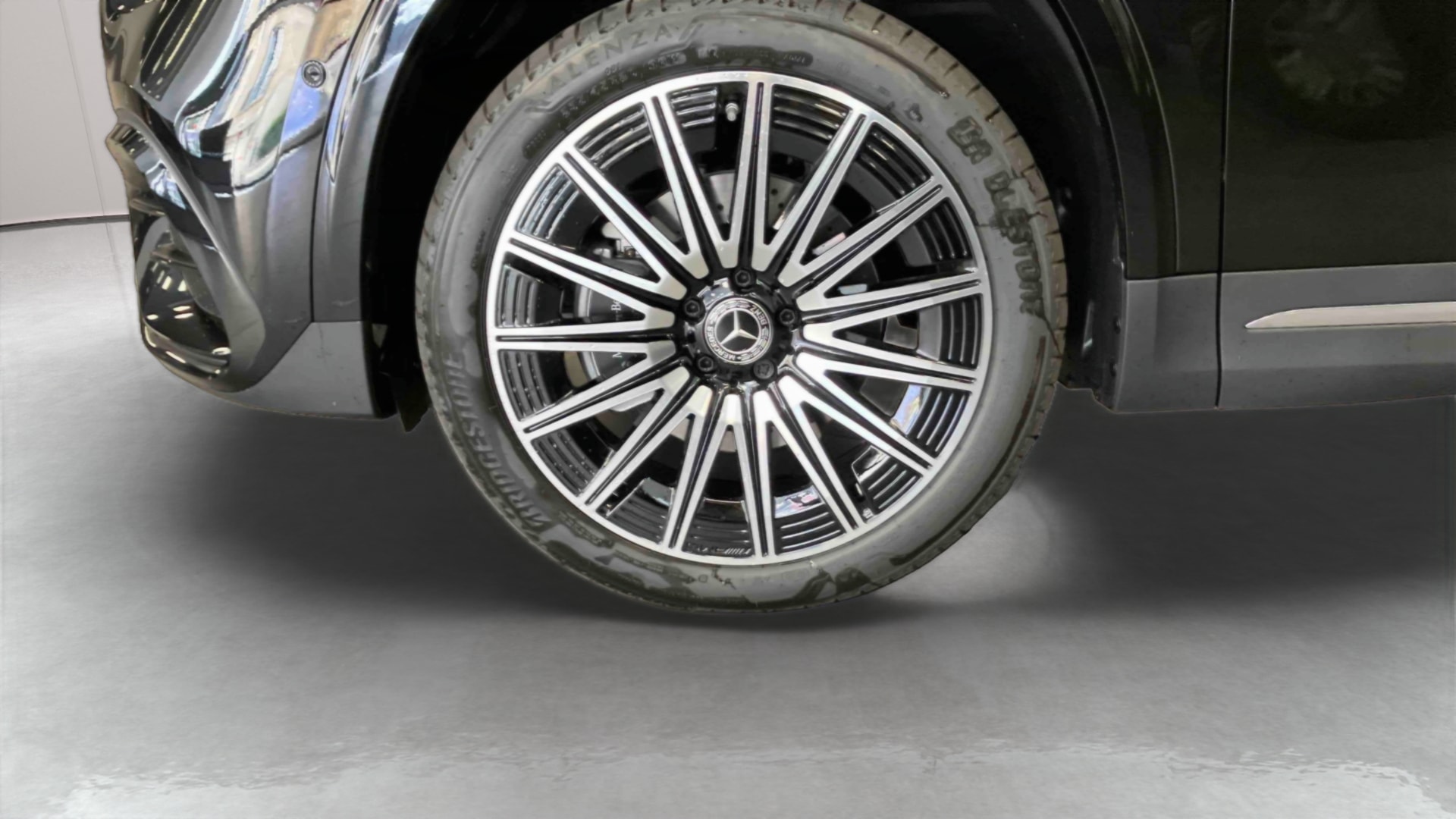 Mercedes-Benz GLA 250 e Hybrid EQ 8G-DCT AMG Line — Pneu avant gauche