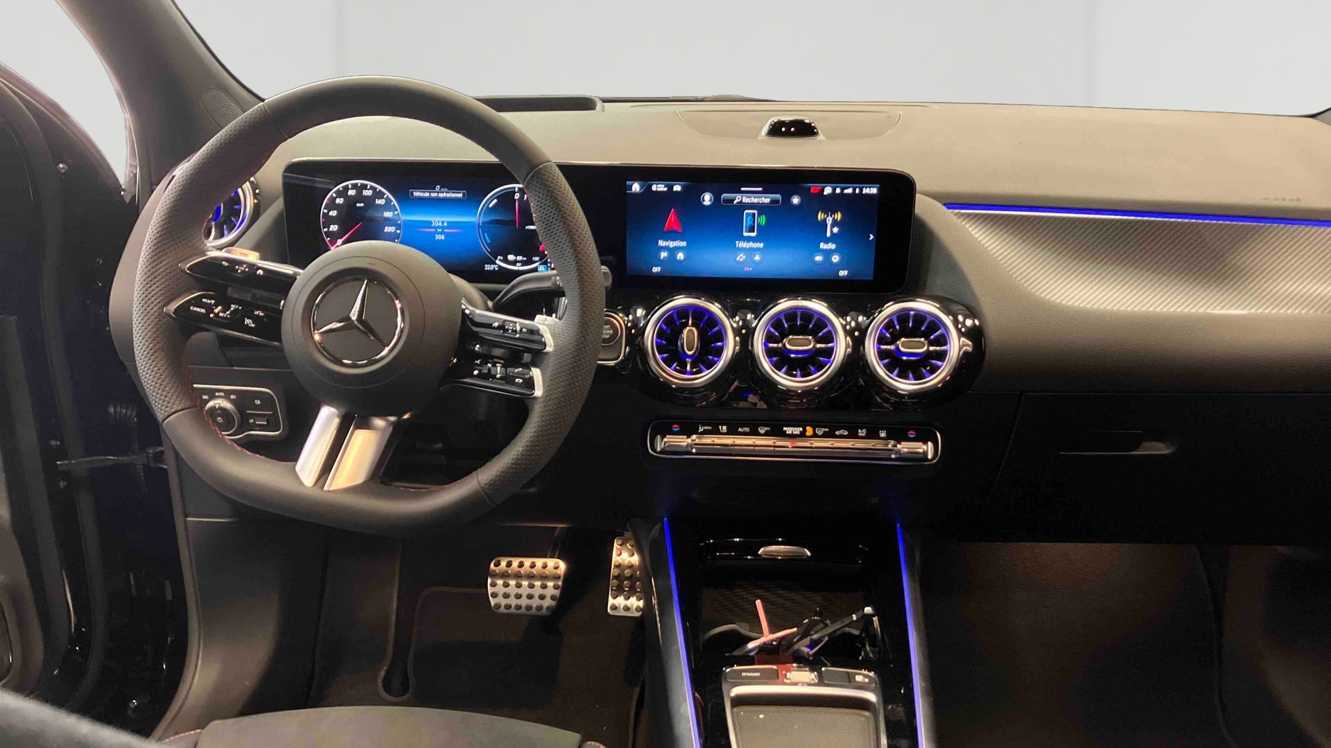 Mercedes-Benz GLA 250 e Hybrid EQ 8G-DCT AMG Line — Planche de bord