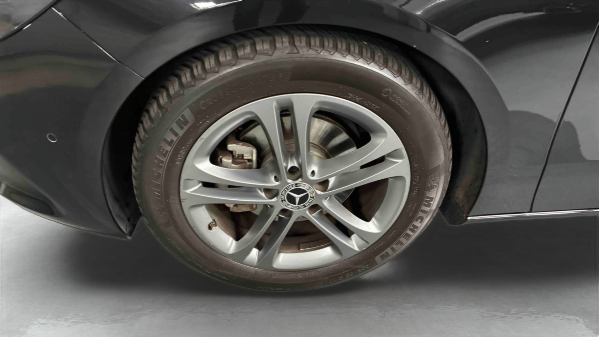 Mercedes-Benz Classe B 180 7G-DCT Style Line Edition — Pneu avant gauche