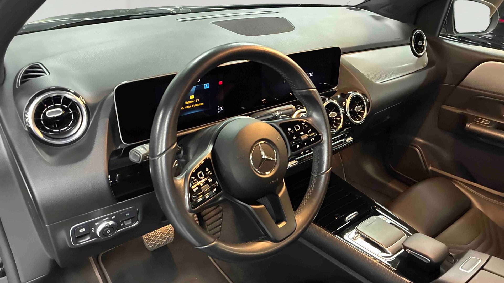 Mercedes-Benz Classe B 180 7G-DCT Style Line Edition — Poste de pilotage