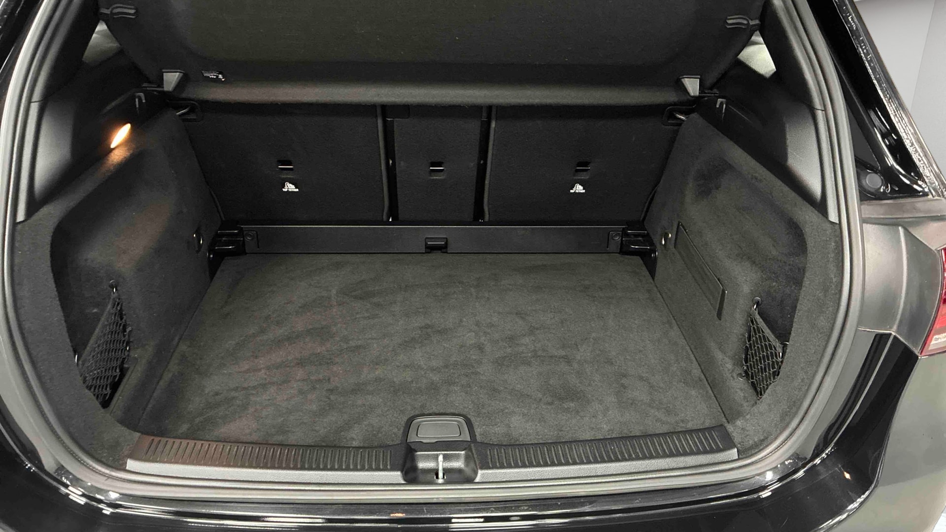 Mercedes-Benz Classe B 180 7G-DCT Style Line Edition — Coffre