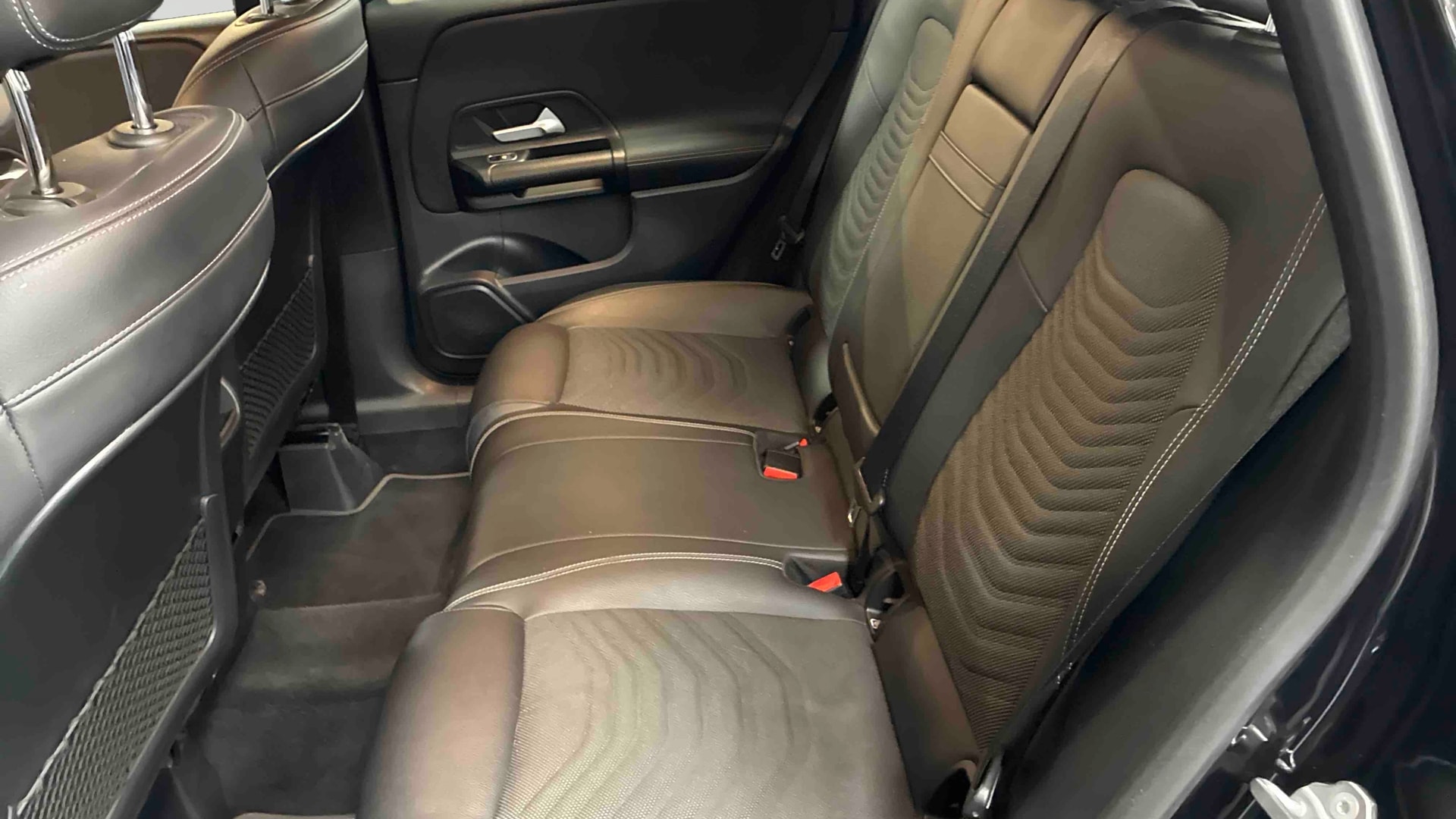 Mercedes-Benz Classe B 180 7G-DCT Style Line Edition — Siège arrière gauche