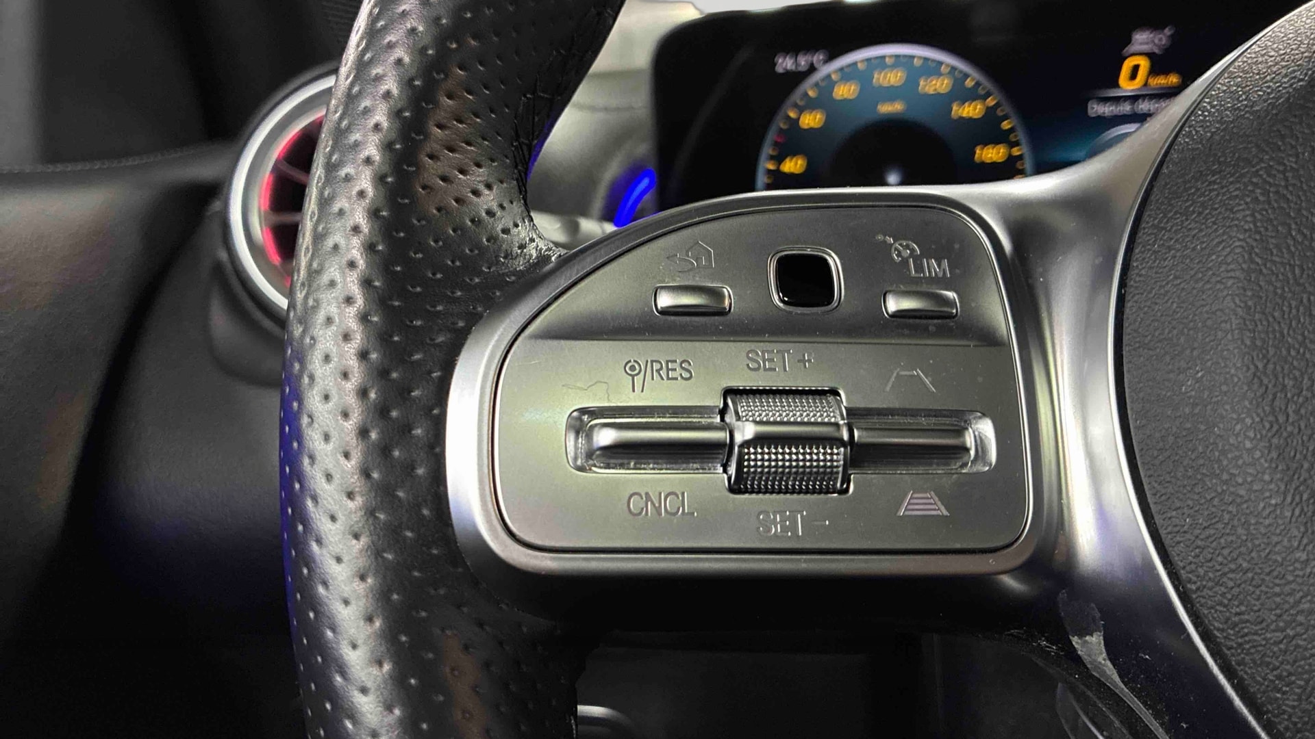 Mercedes-Benz EQB 350 4Matic AMG Line — photo 19